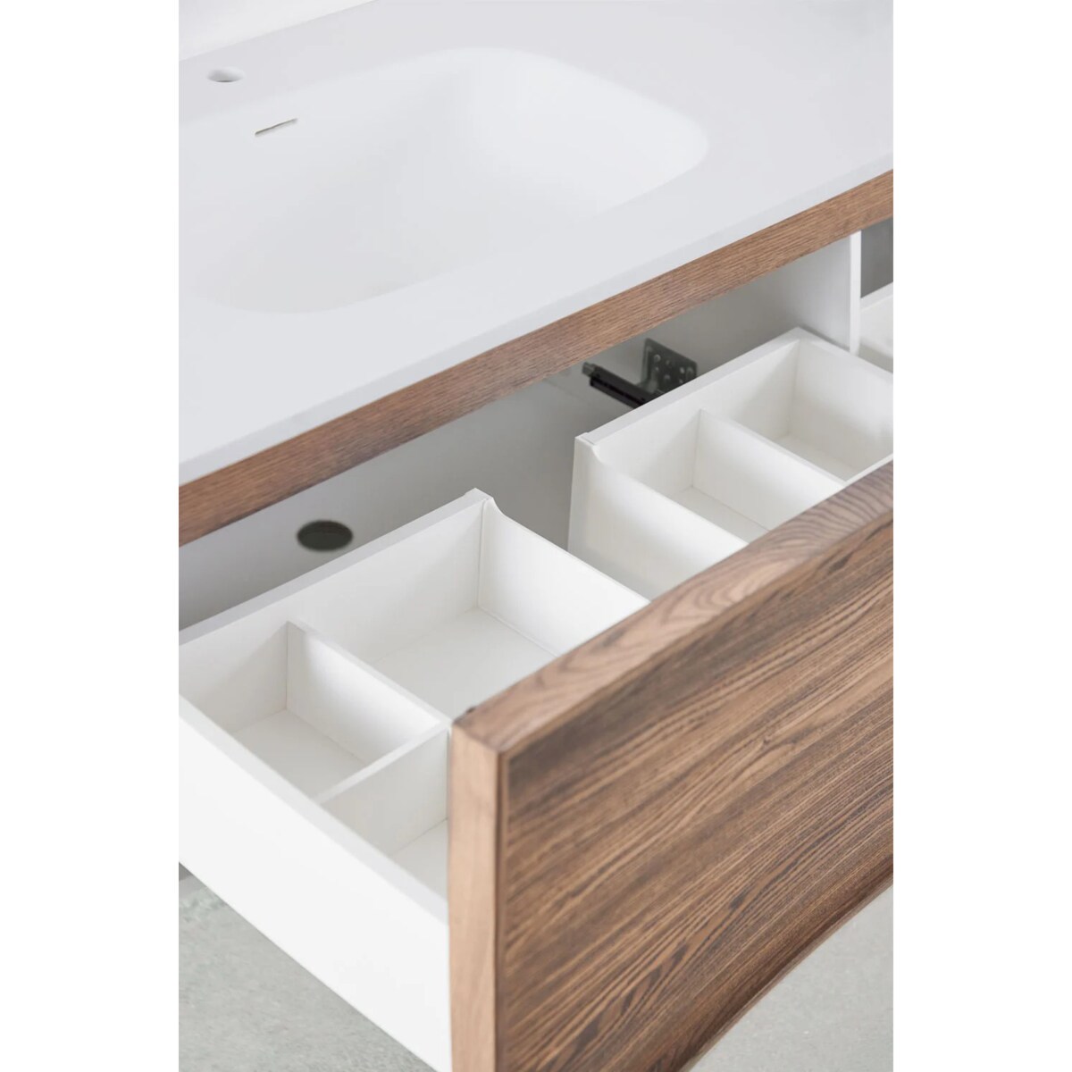 Drewniana komoda łazienkowa ze zintegrowaną umywalką Solea