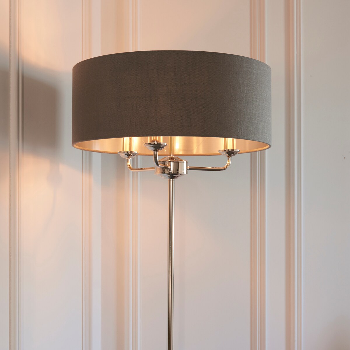 Stojąca lampa z abażurem Highclere 94378 Endon klasyczna szara nikiel