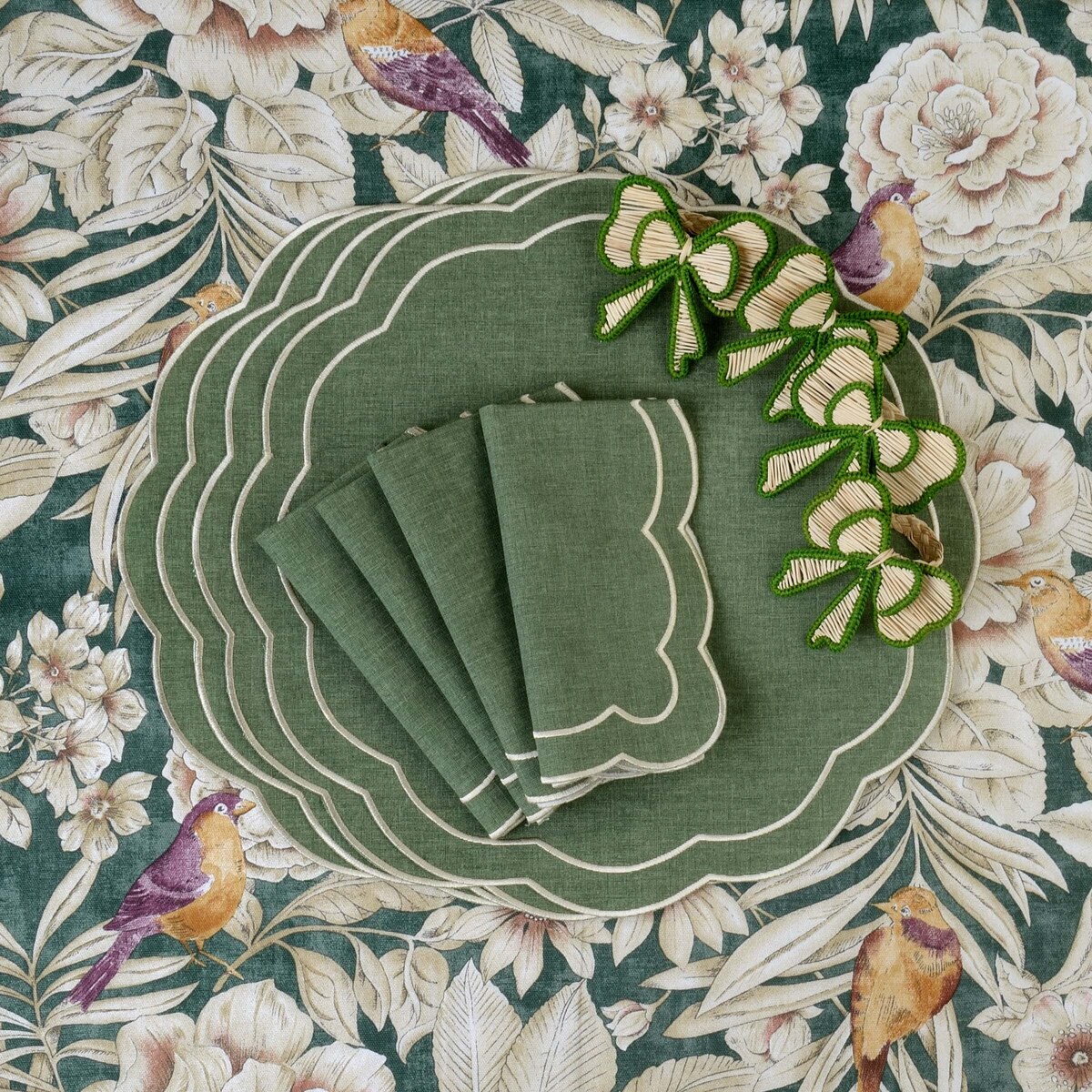 Obrus Emerald okrągły - Średnica ok. ⌀ 140 cm