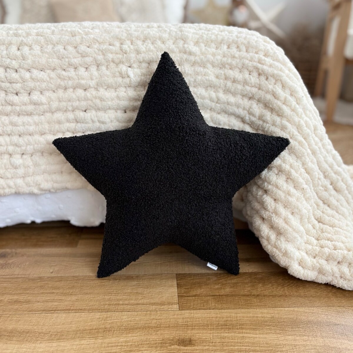 Poduszka Gwiazda boucle czarny