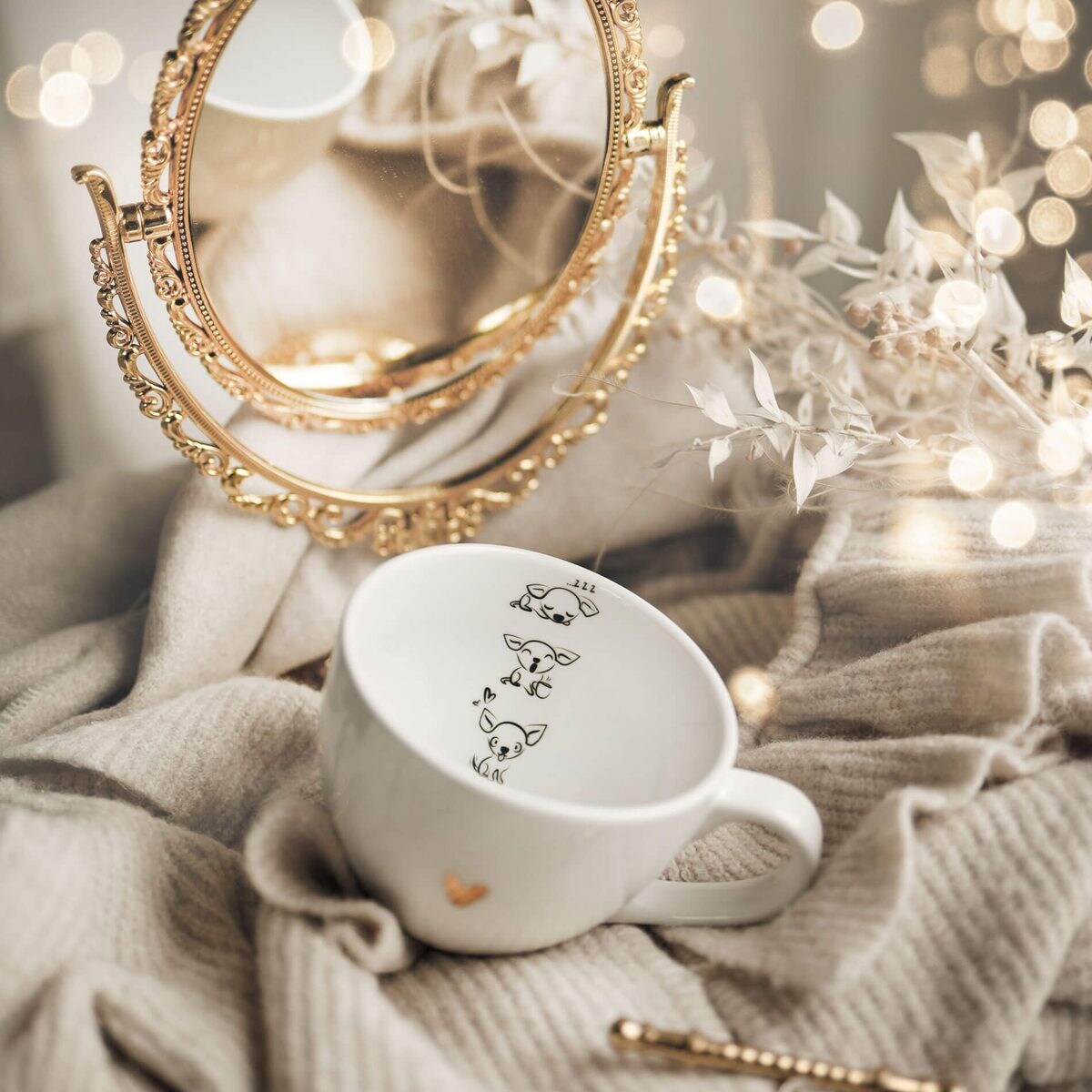 Biały kubek porcelanowy 500 ml - grafika trzech małych piesków na urodziny dla miłośników psów