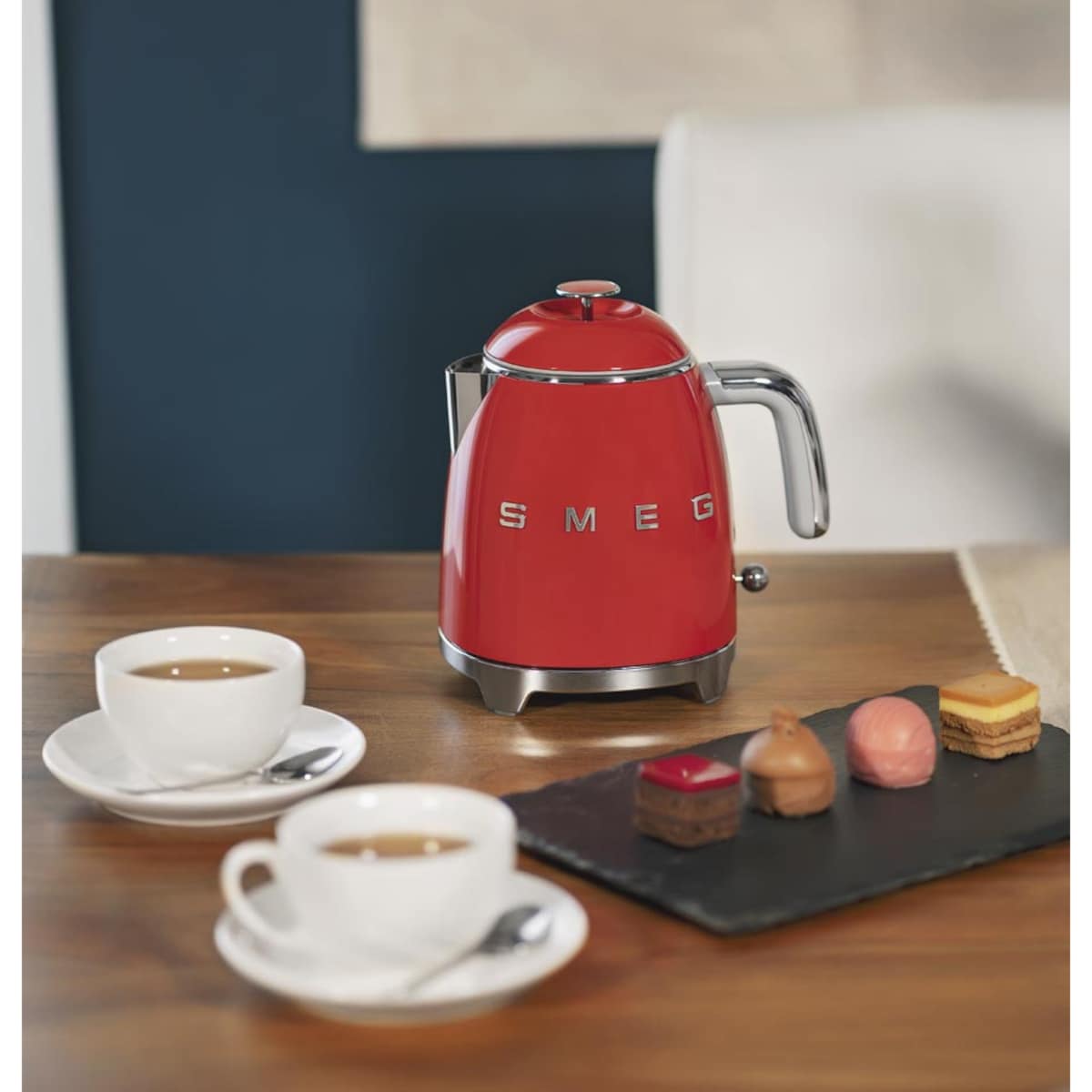 Czajnik elektryczny czerwony 50's Style, 800 ml, SMEG