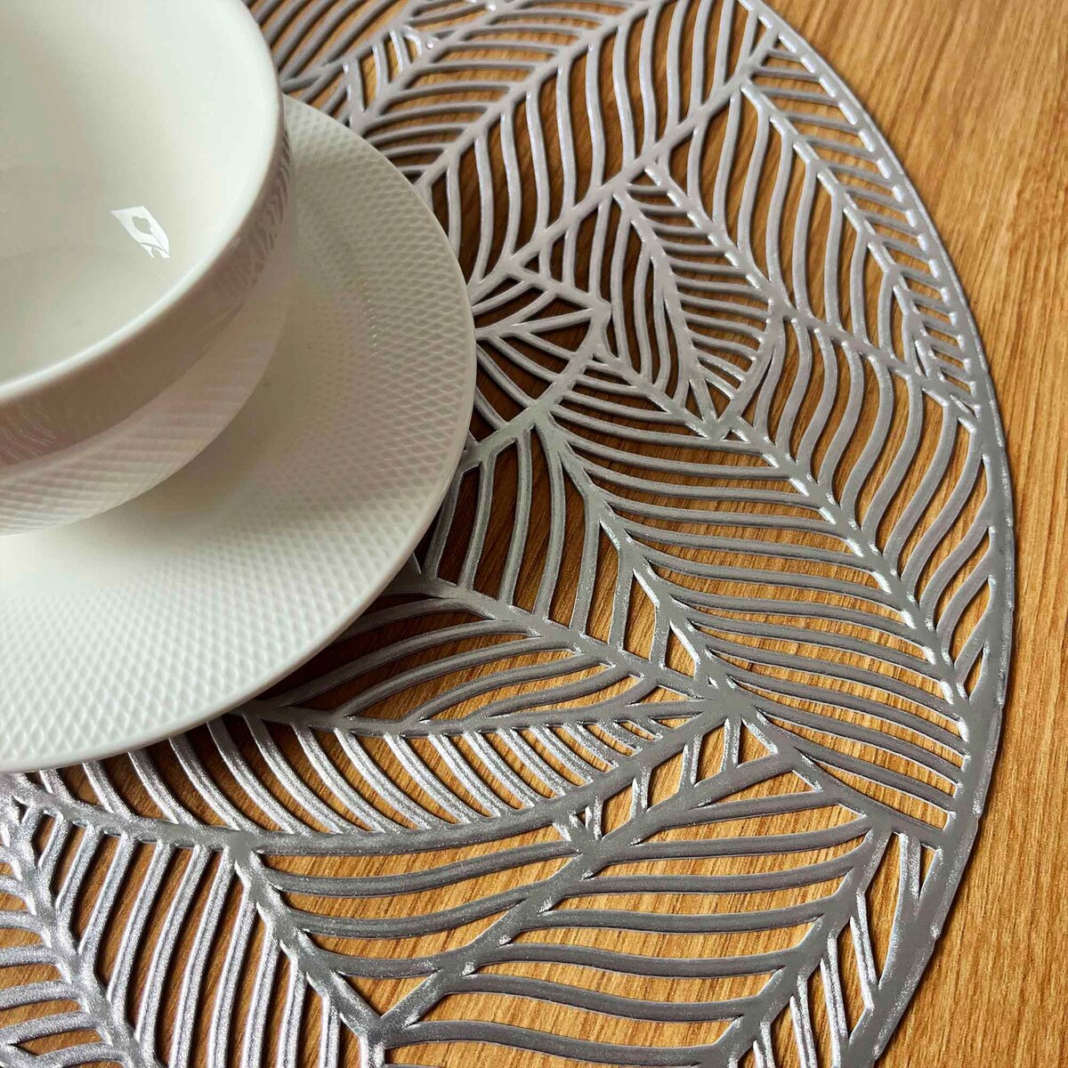 Podkładka Ażurowa Na Stół Okrągła W Listki 37 Cm