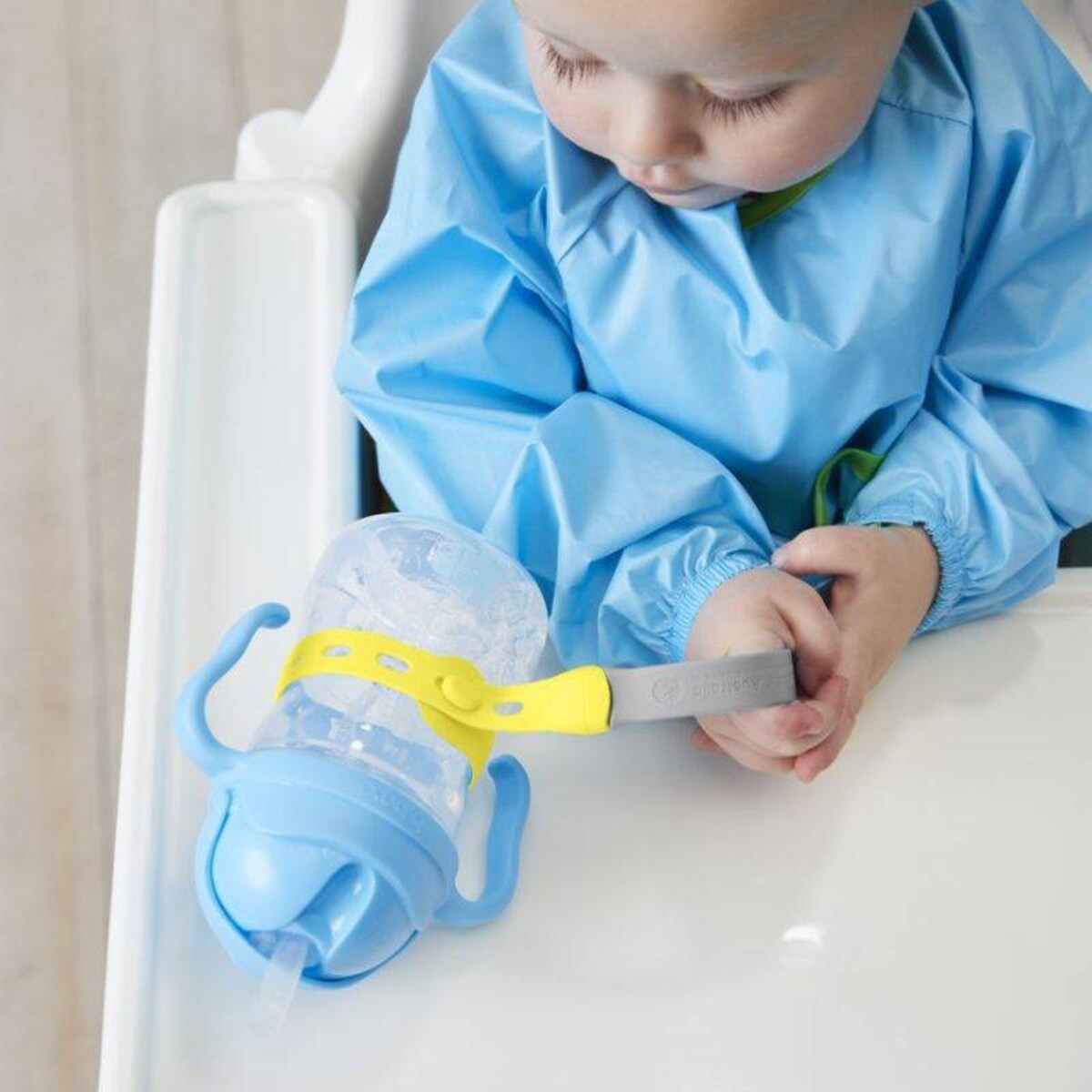 Smycz do bidonu ze słomką 240 ml dla dziecka Strawberry Shake b.box