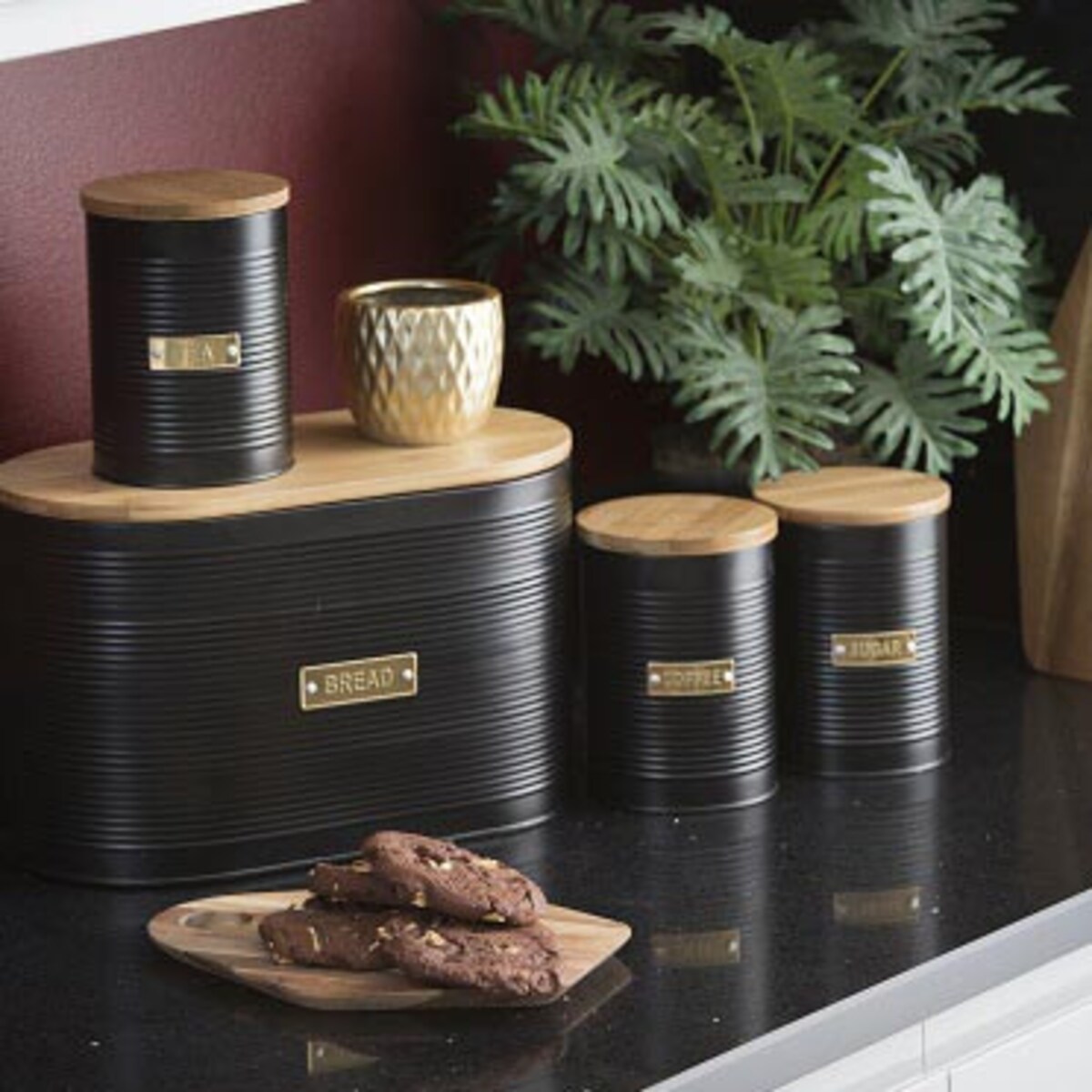 Chlebak Living Otto Black, Typhoon