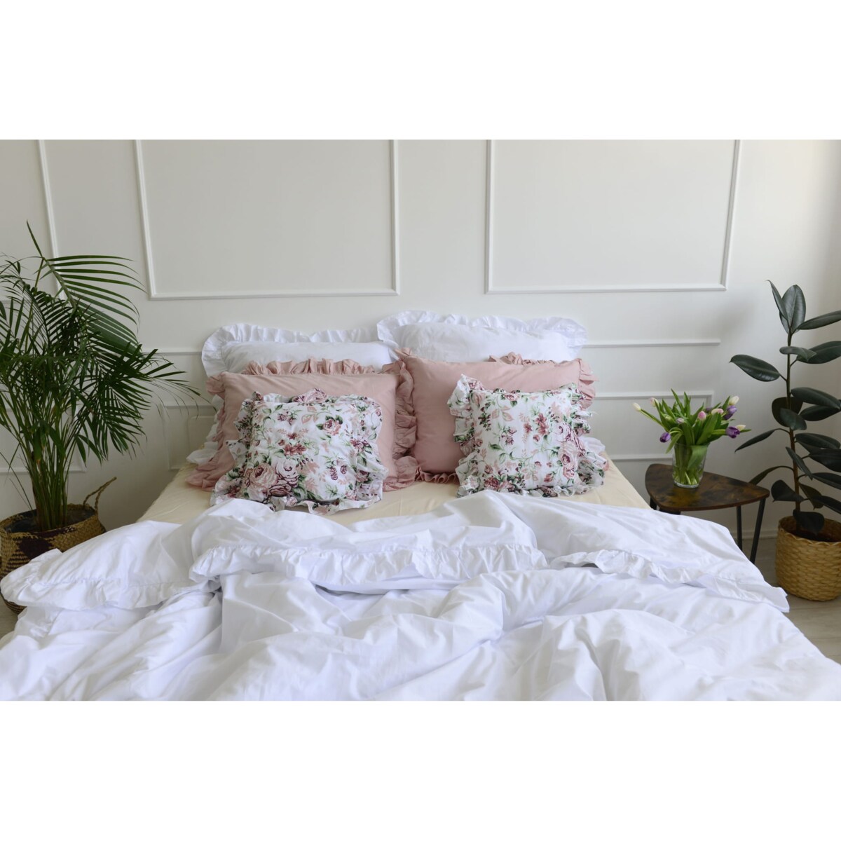 Pościel Bawełniana Z Falbanką Zestaw Komplet Do Sypialni Kołdra +6 Poduszek 220X200 Cm Biel Brudny Róż Kwiaty