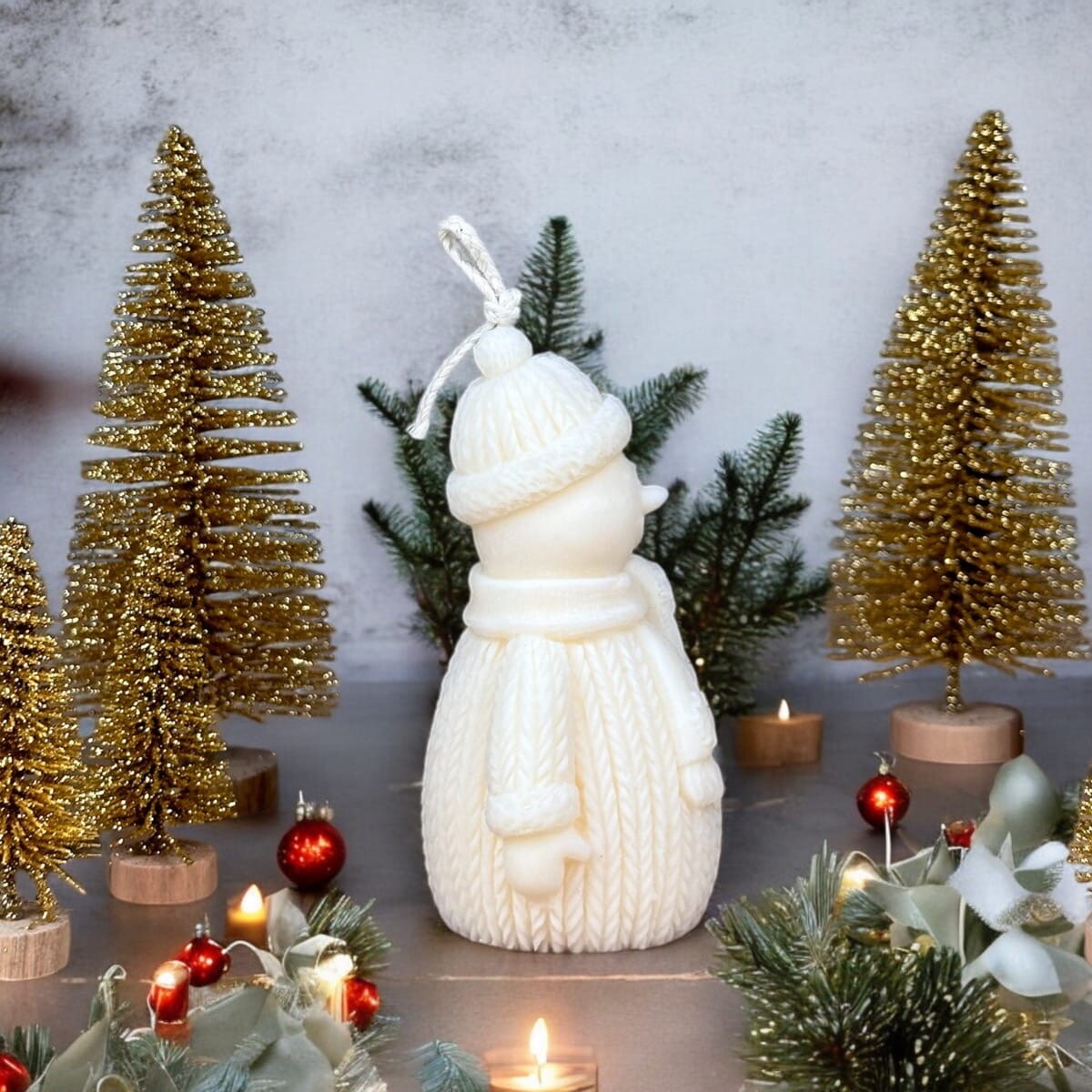 Świeca sojowa Bałwanek – ręcznie robiona świąteczna dekoracja