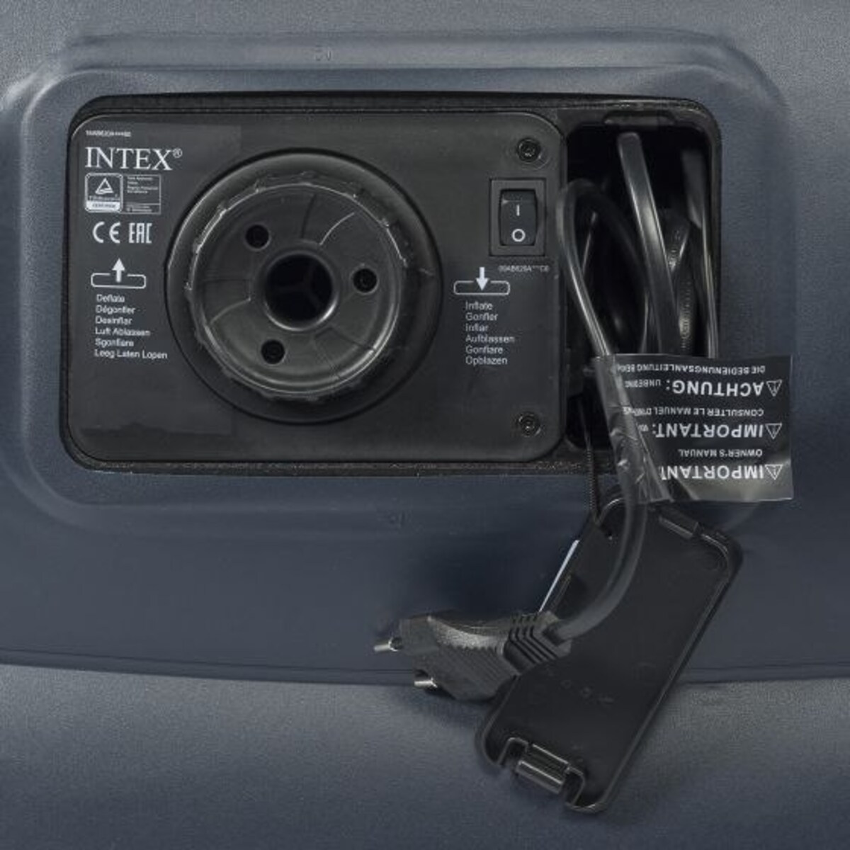 Materac welurowy z pompką elektr 203x152x42 cm INTEX