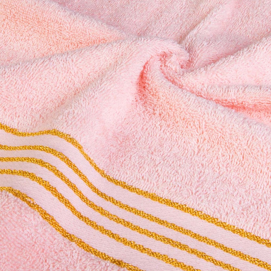 Ręcznik kąpielowy 70x140 cm bawełniany kolor jasny różowy z bordiurą w złote paski 500 g/m2 TIWANO