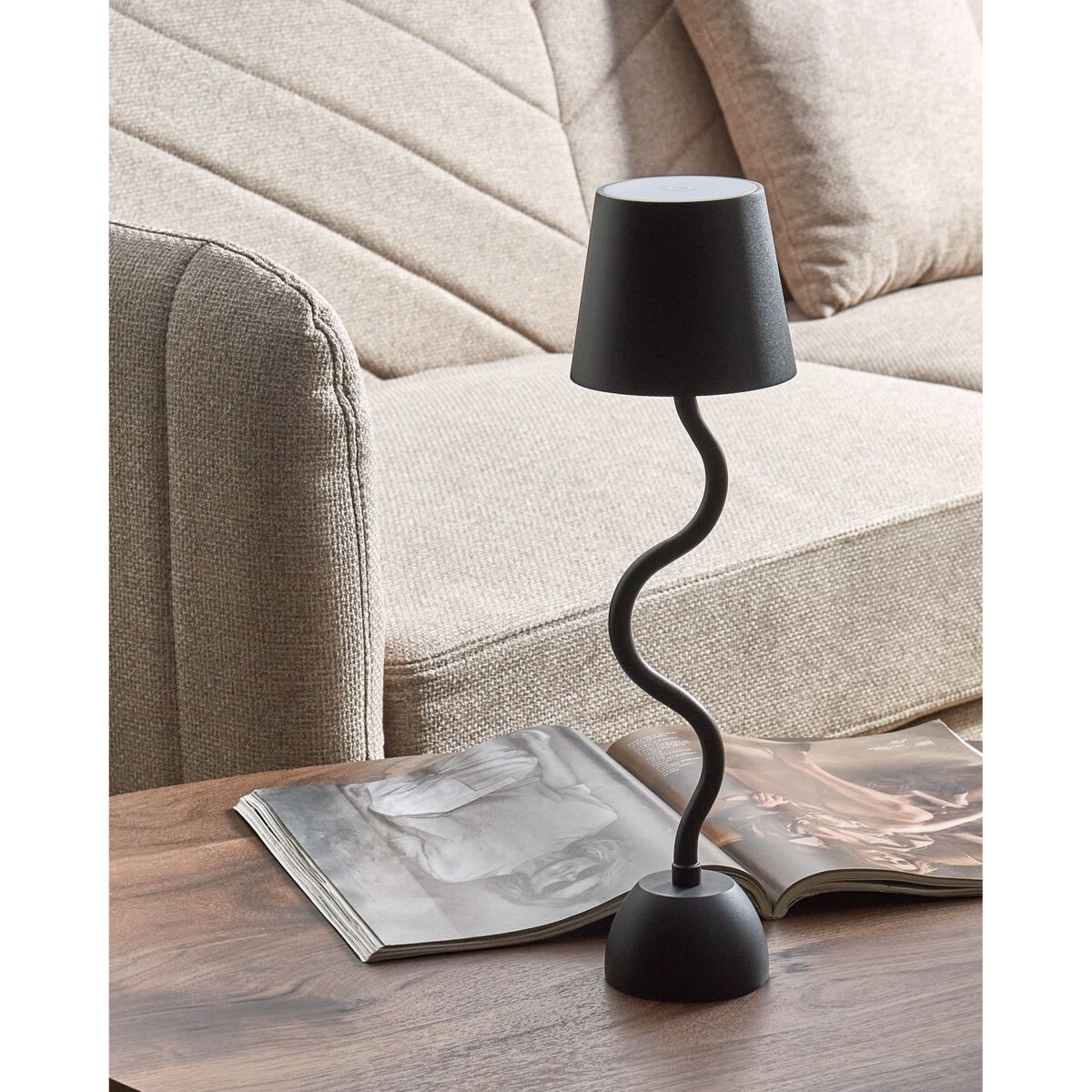 Bezprzewodowa lampa stołowa metalowa czarna VOUGA