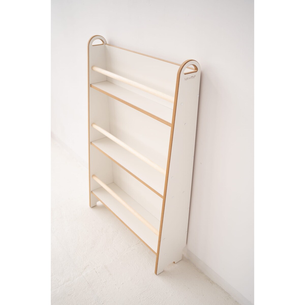 SLIM - wąska biblioteczka do ściany