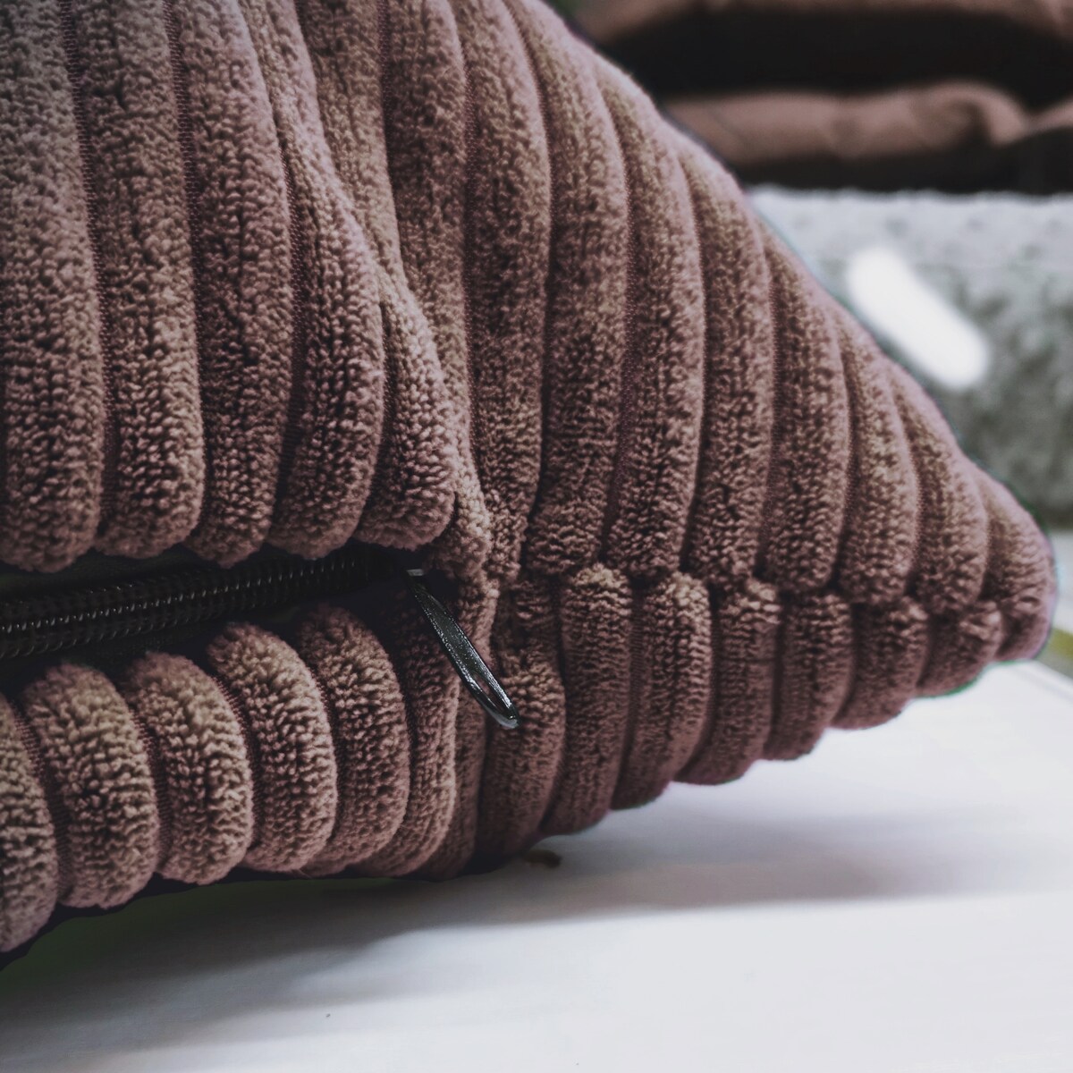 Poduszka dla psa ze sztruksu MOLLY, 60x50 cm, Ciemny Brąz