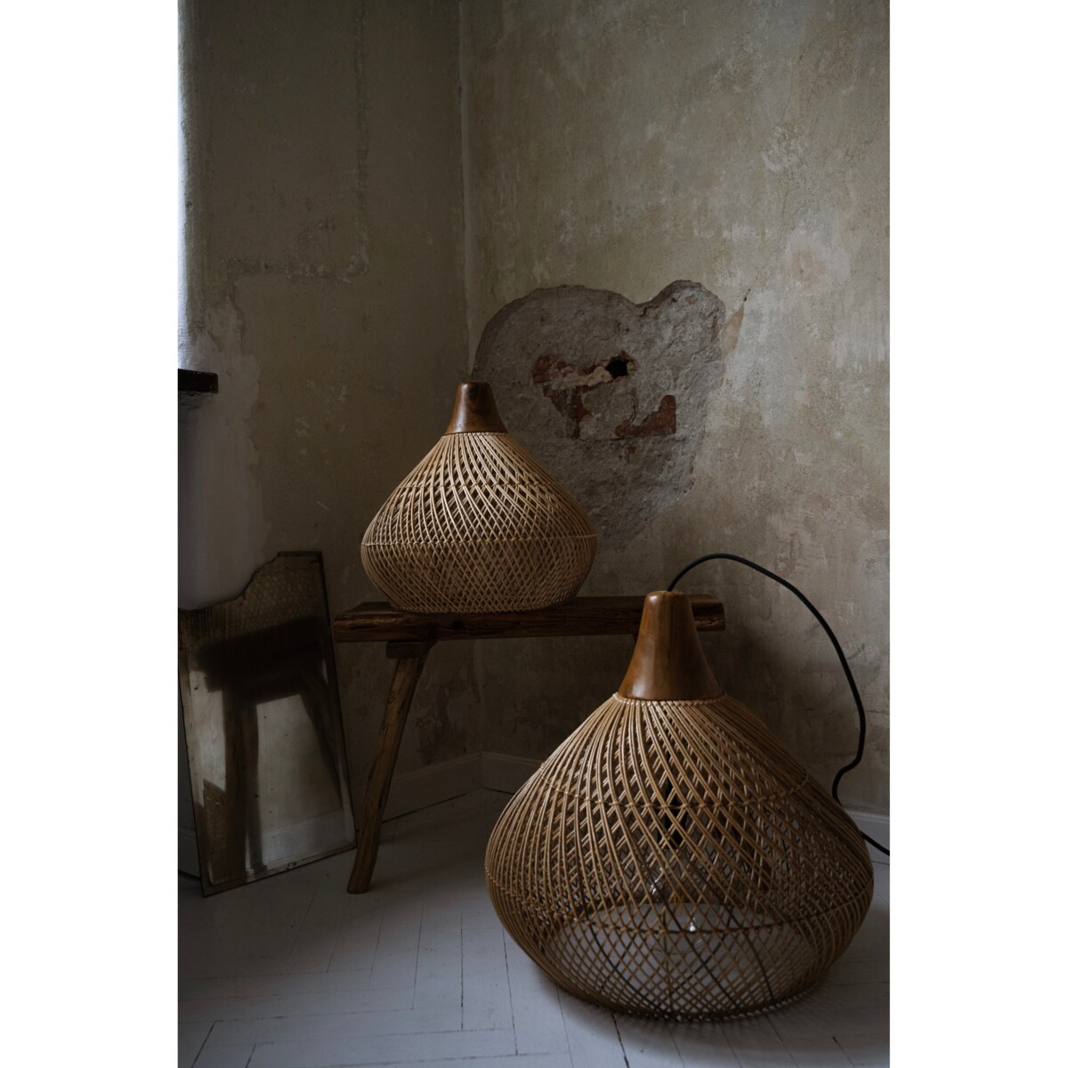 Rattanowa lampa z drewnem teakowym BAND w rozmiarze L - naturalna