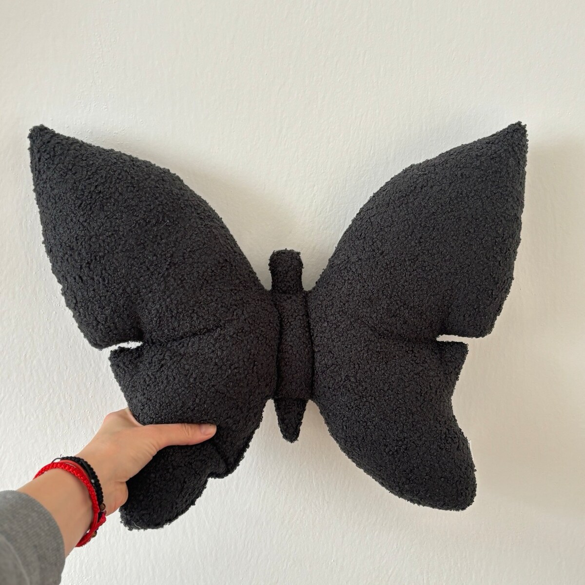 Poduszka dekoracyjna Motyl czarna boucle