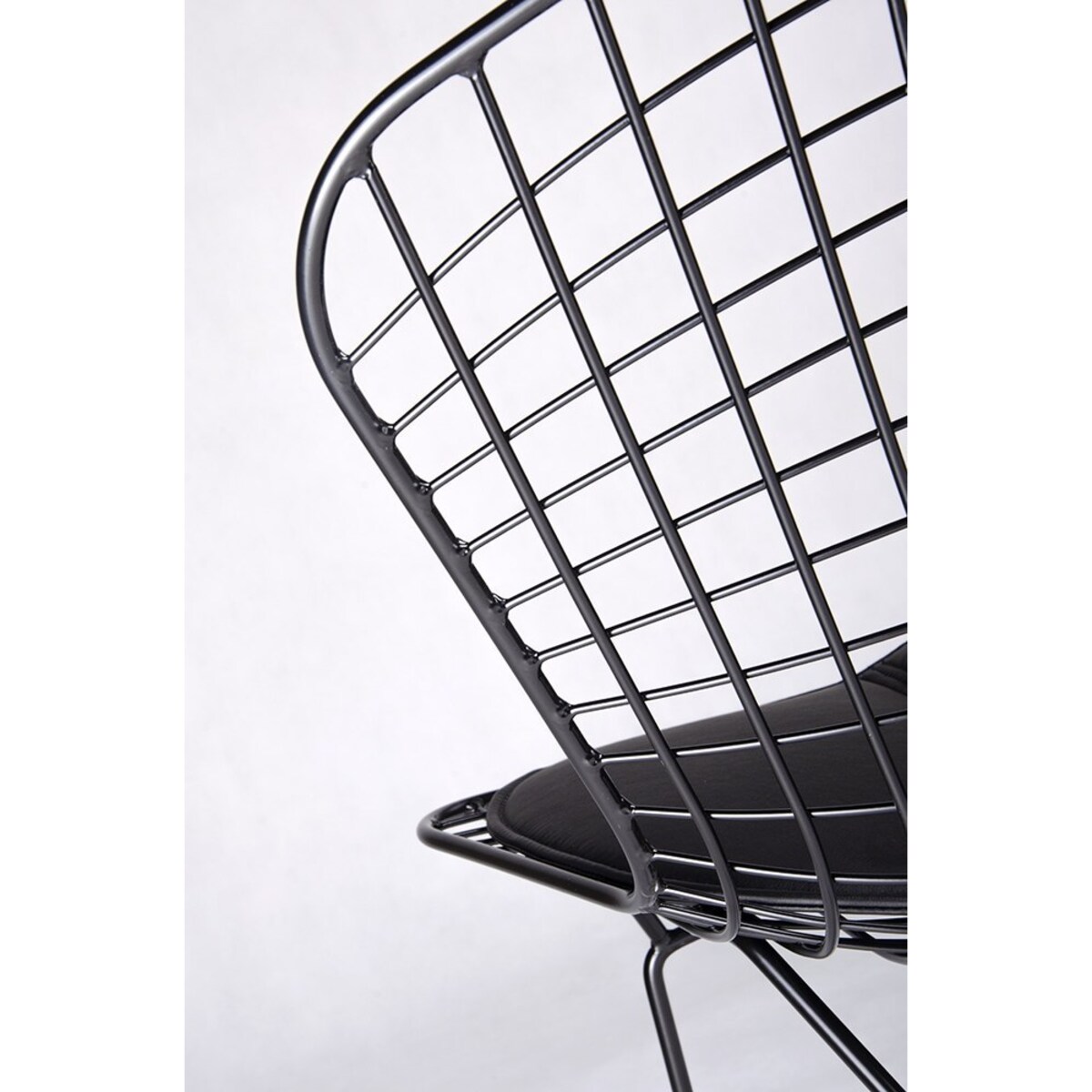 Krzesło druciane Net Soft z tapicerowanym siedziskiem czarne