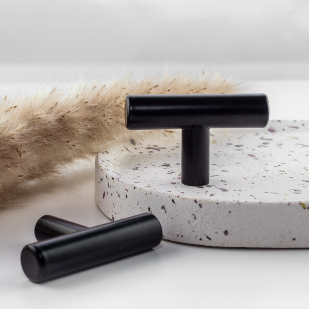 Gałka meblowa czarna klasyczna podłużna uchwyt meblowy loft