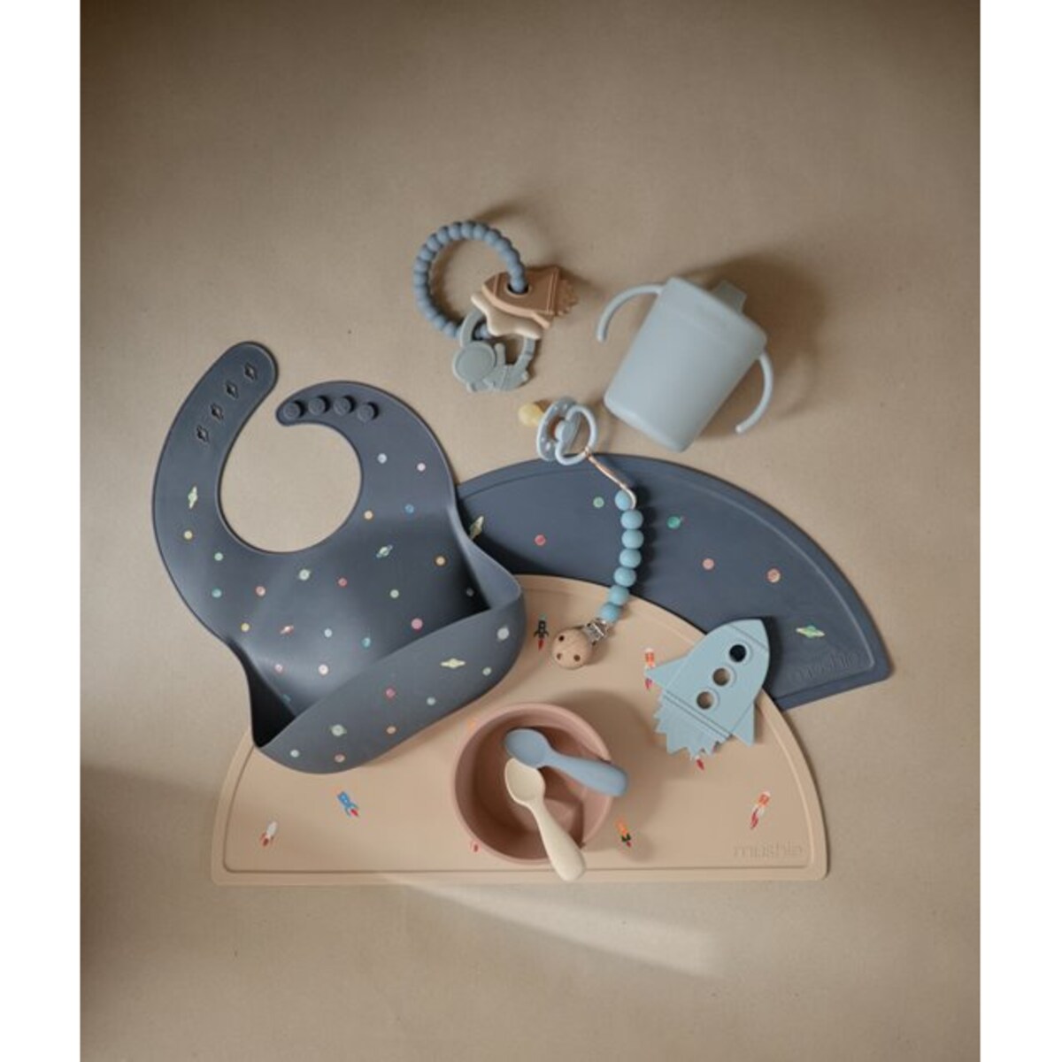 Mushie Gryzak Silikonowy Bransoletka z Zawieszkami Space