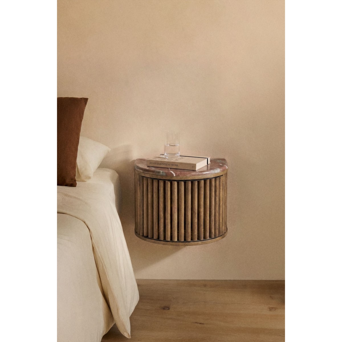 Komplet 2 wiszących szafek nocnych 40x30 cm z drewna mango i marmuru Talix