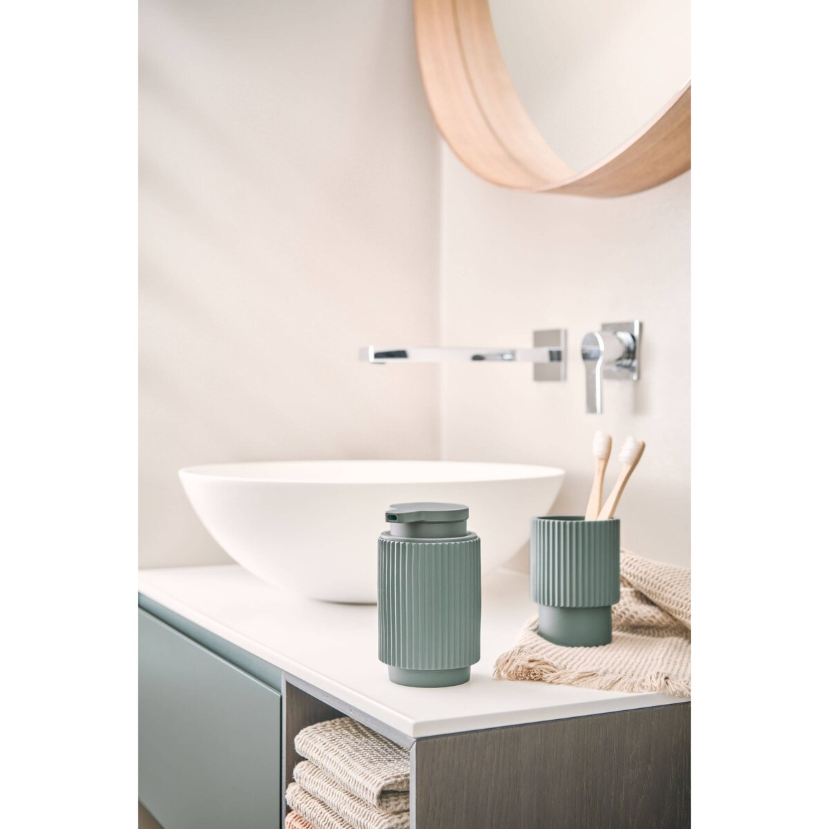 Prążkowany kubek z poliresinu STRIPES, Ø 8 cm