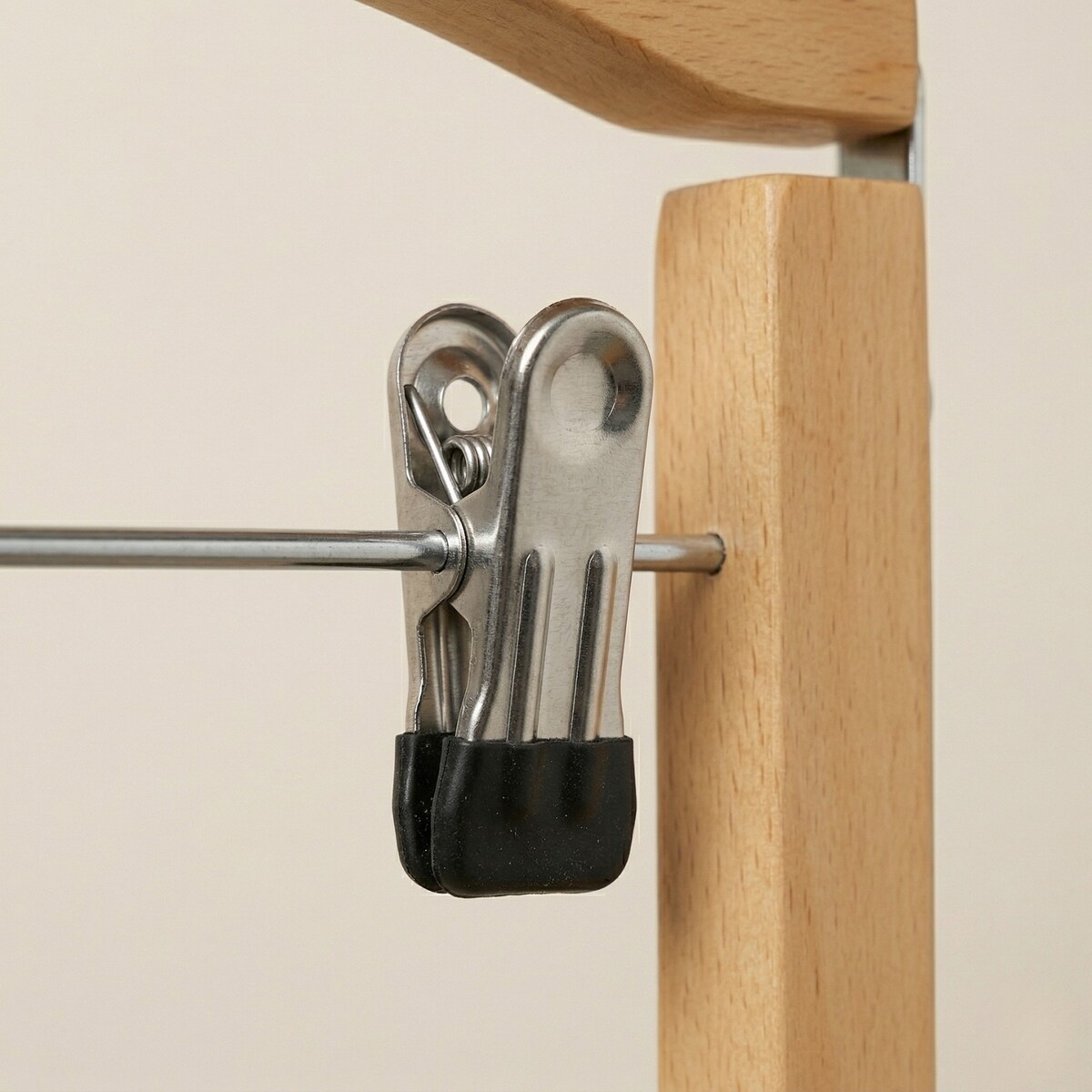 Drewniany wieszak FRONIV, 4 piętrowy