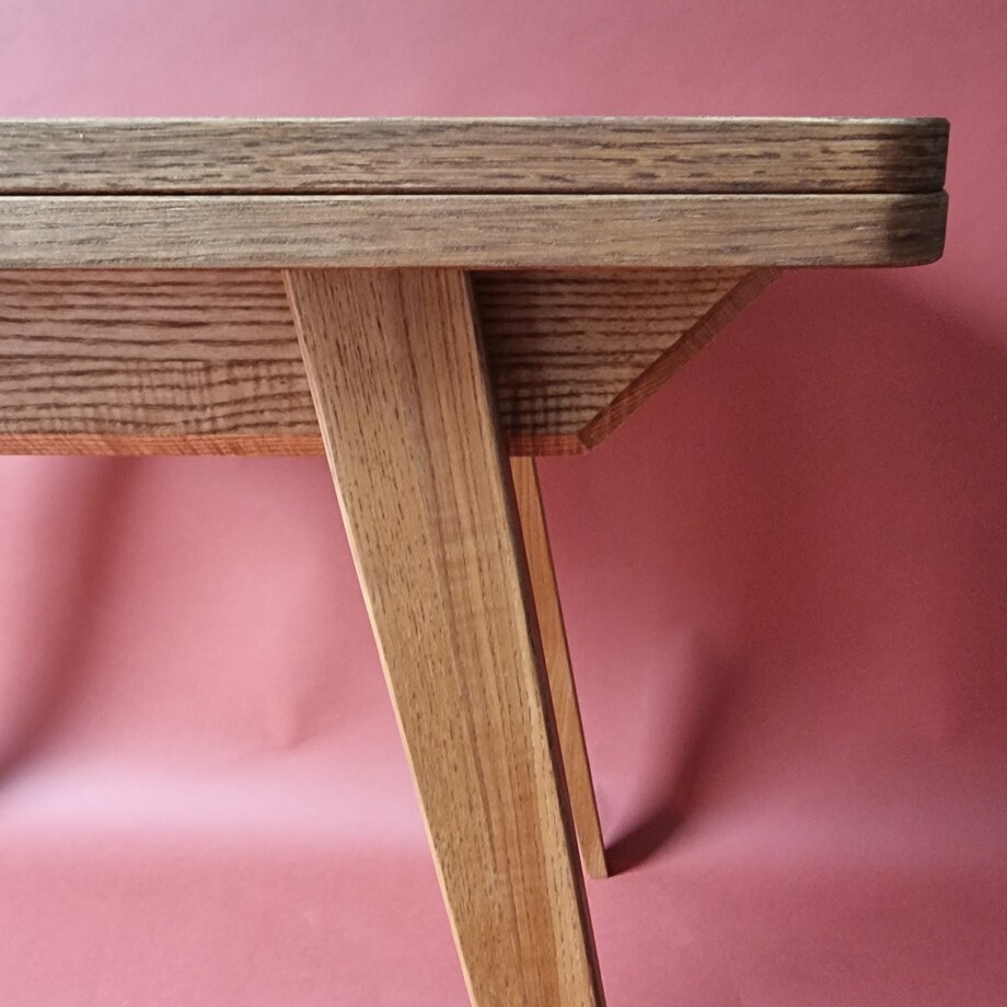 Stół rozkładany w kolorze dębowym, drewno jesionowe 90x65x75 Envelope