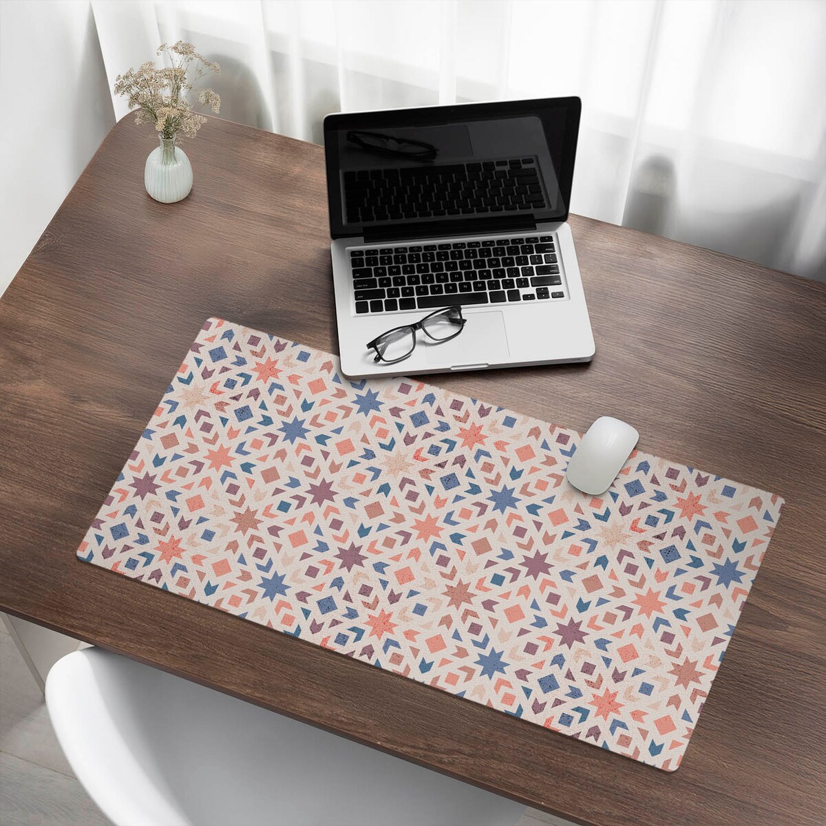 Różowa mata na biurko Geometryczny wzór retro, 90x45 cm