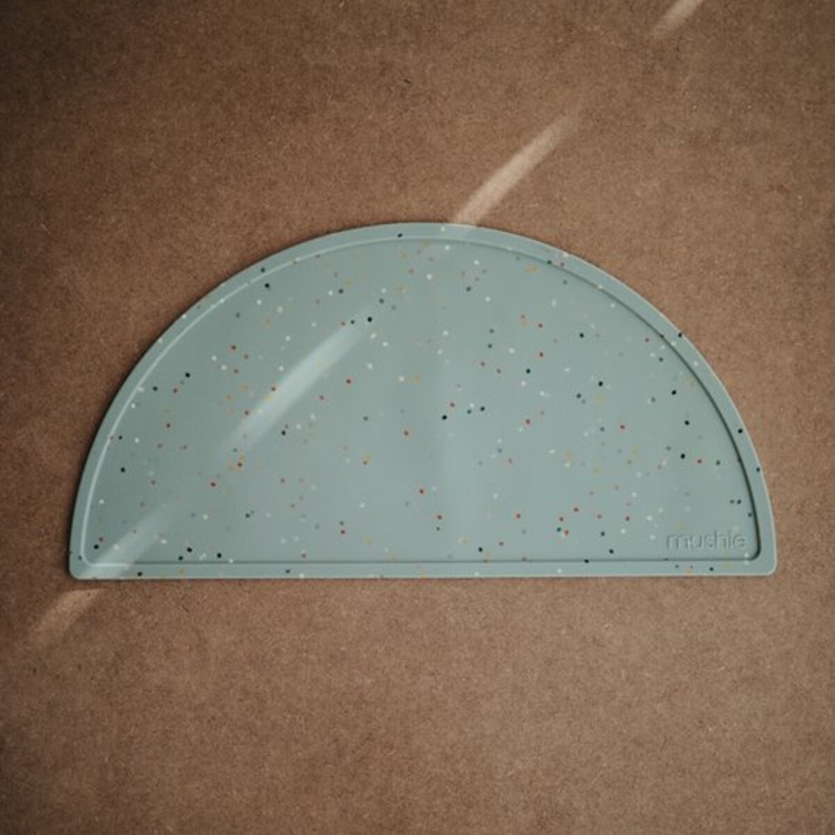 Mushie Silikonowa podkładka na stół Cambridge Blue Confetti