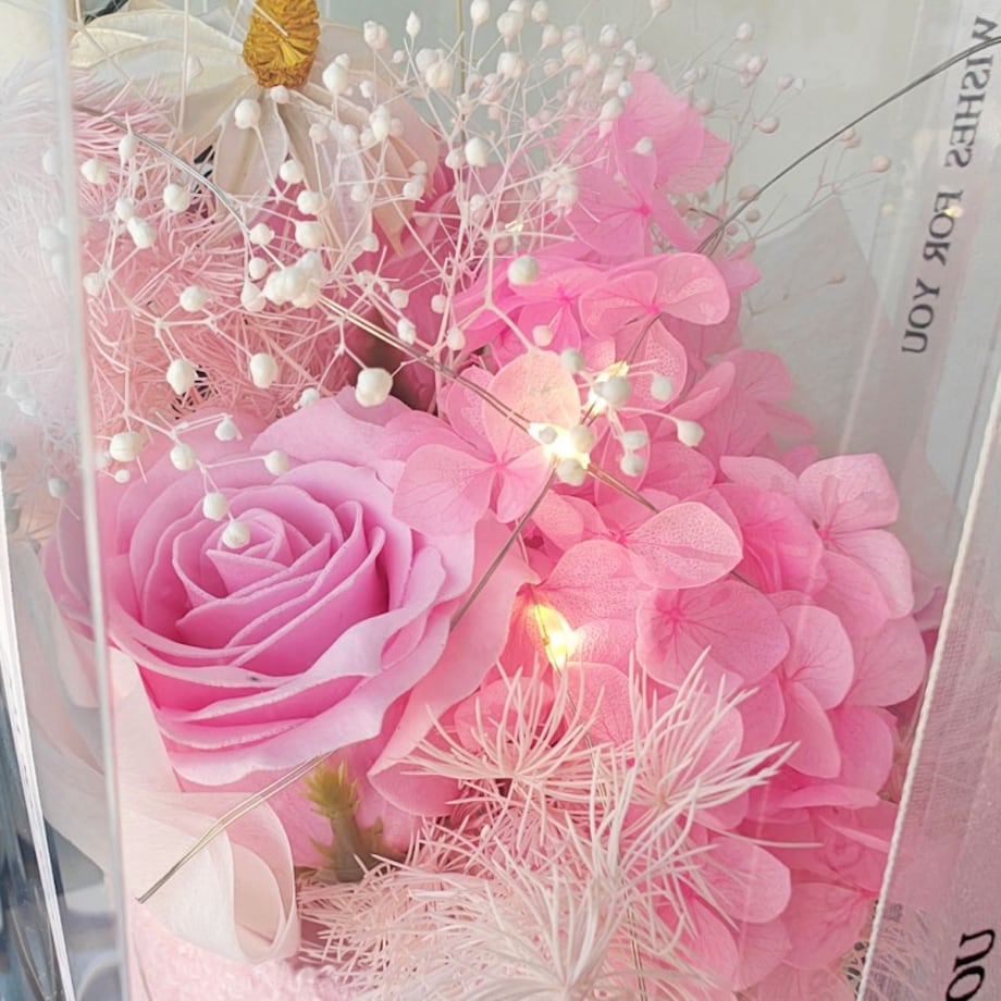 Bukiet zapachowych kwiatów mydlanych w pudełku na prezent, świecące LED BUK21