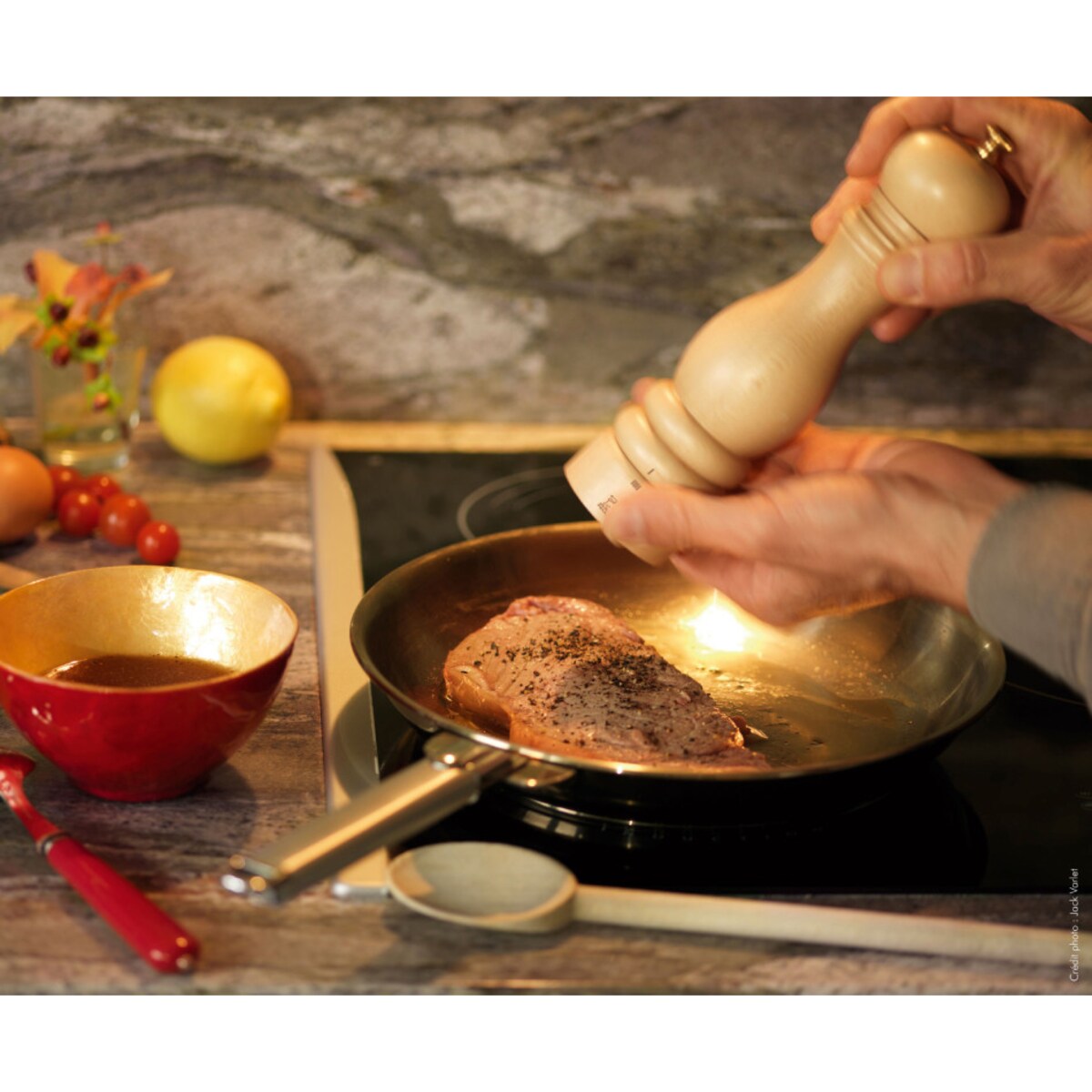 Młynek do pieprzu Paris drewno, 18 cm, Peugeot