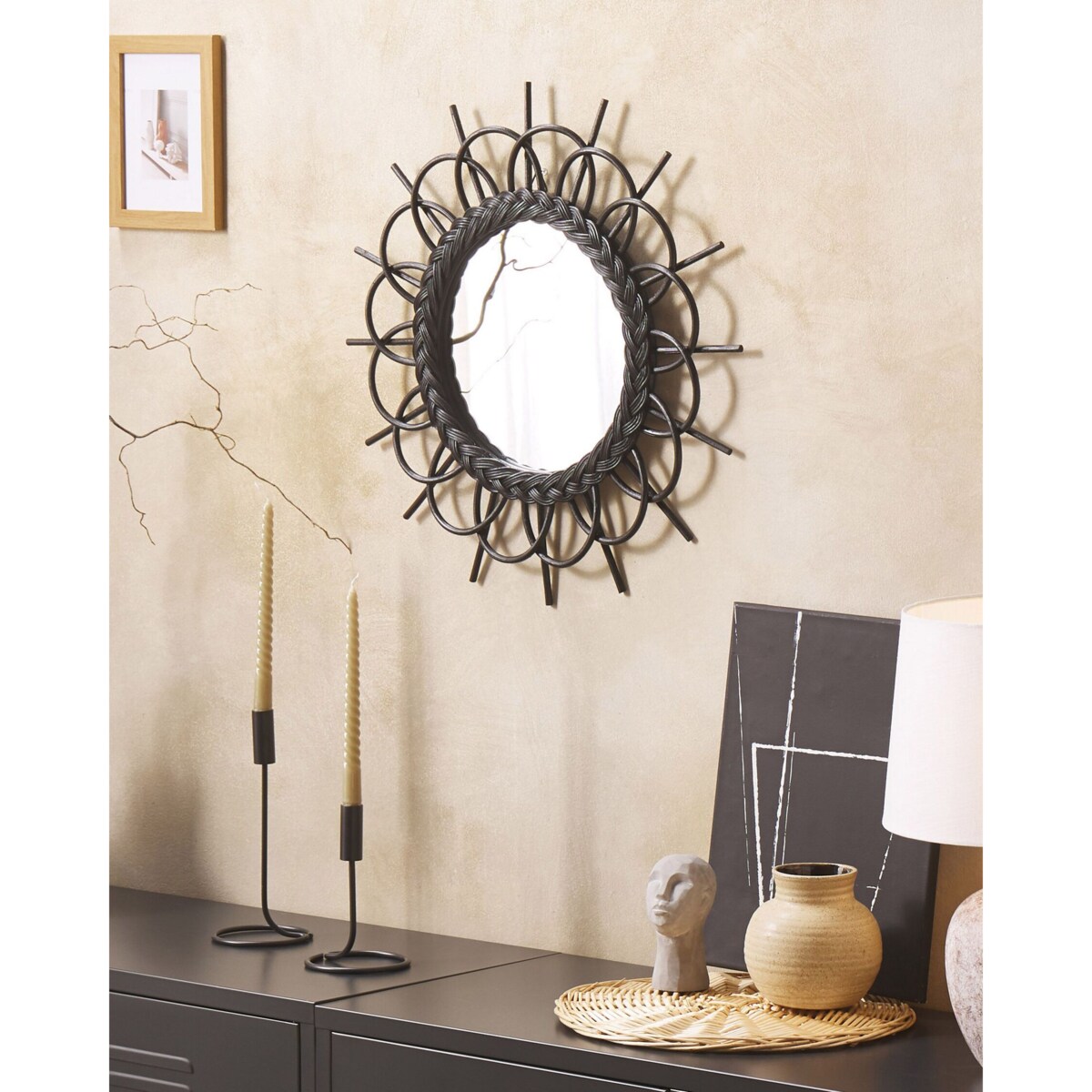 Rattanowe okrągłe lustro ścienne słońce ⌀ 60 cm czarne TELAKIA