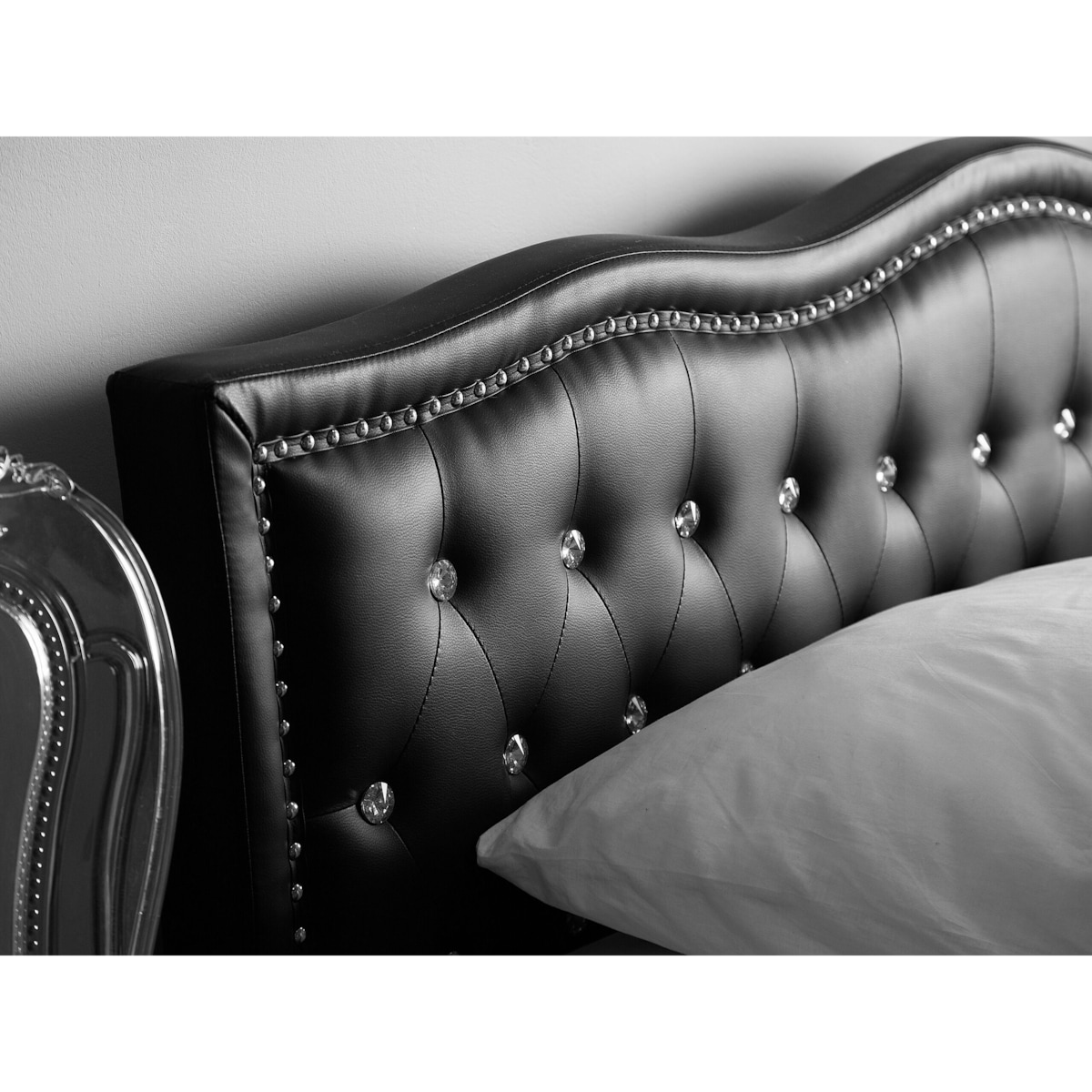 Łóżko ekoskóra 140 x 200 cm czarne METZ