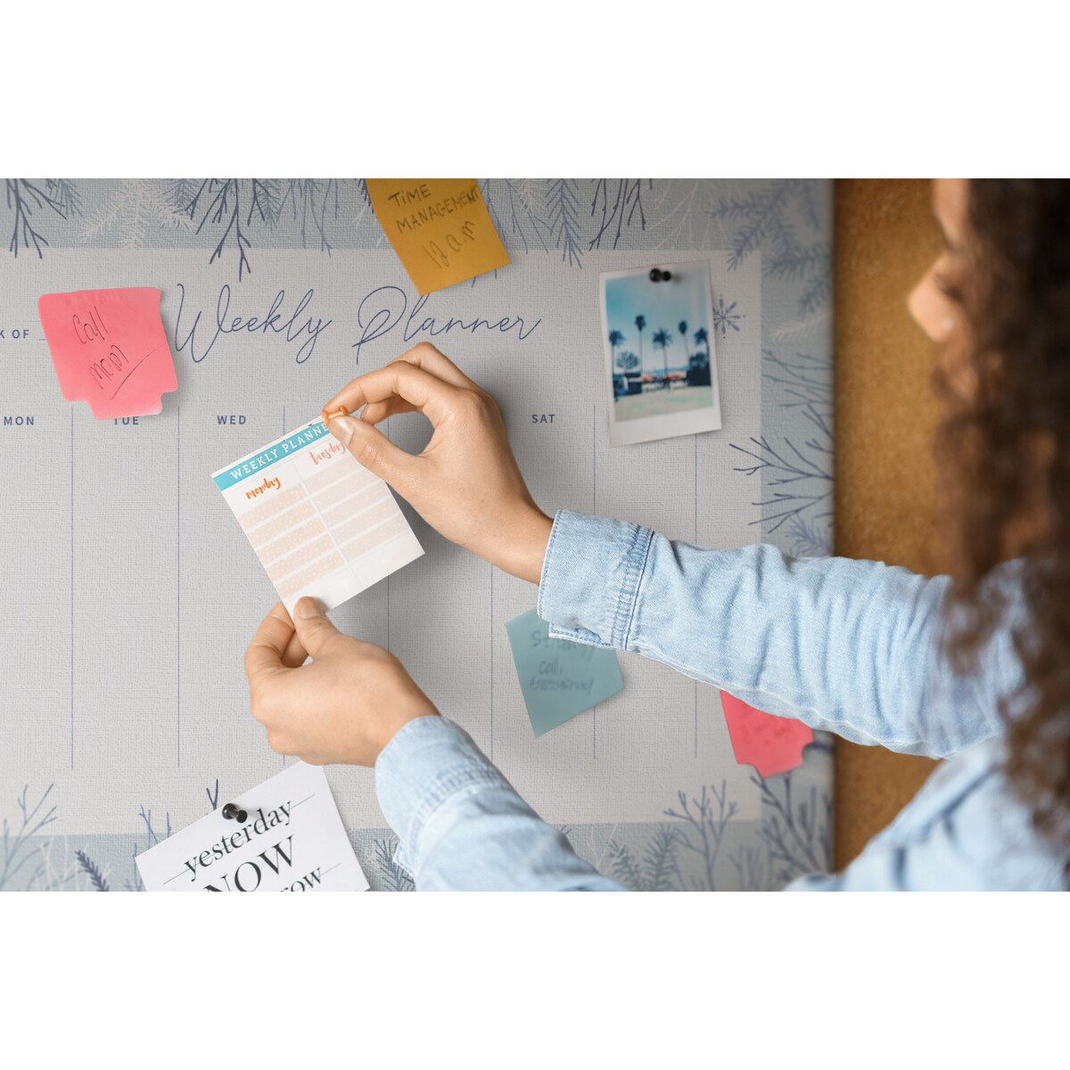 Tablica korkowa Planer tygodniowy 100x70cm - drewniane pinezki