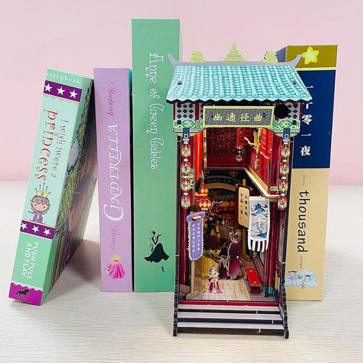 Miniaturowy domek Book Nook - Brama niebiańskiego spokoju