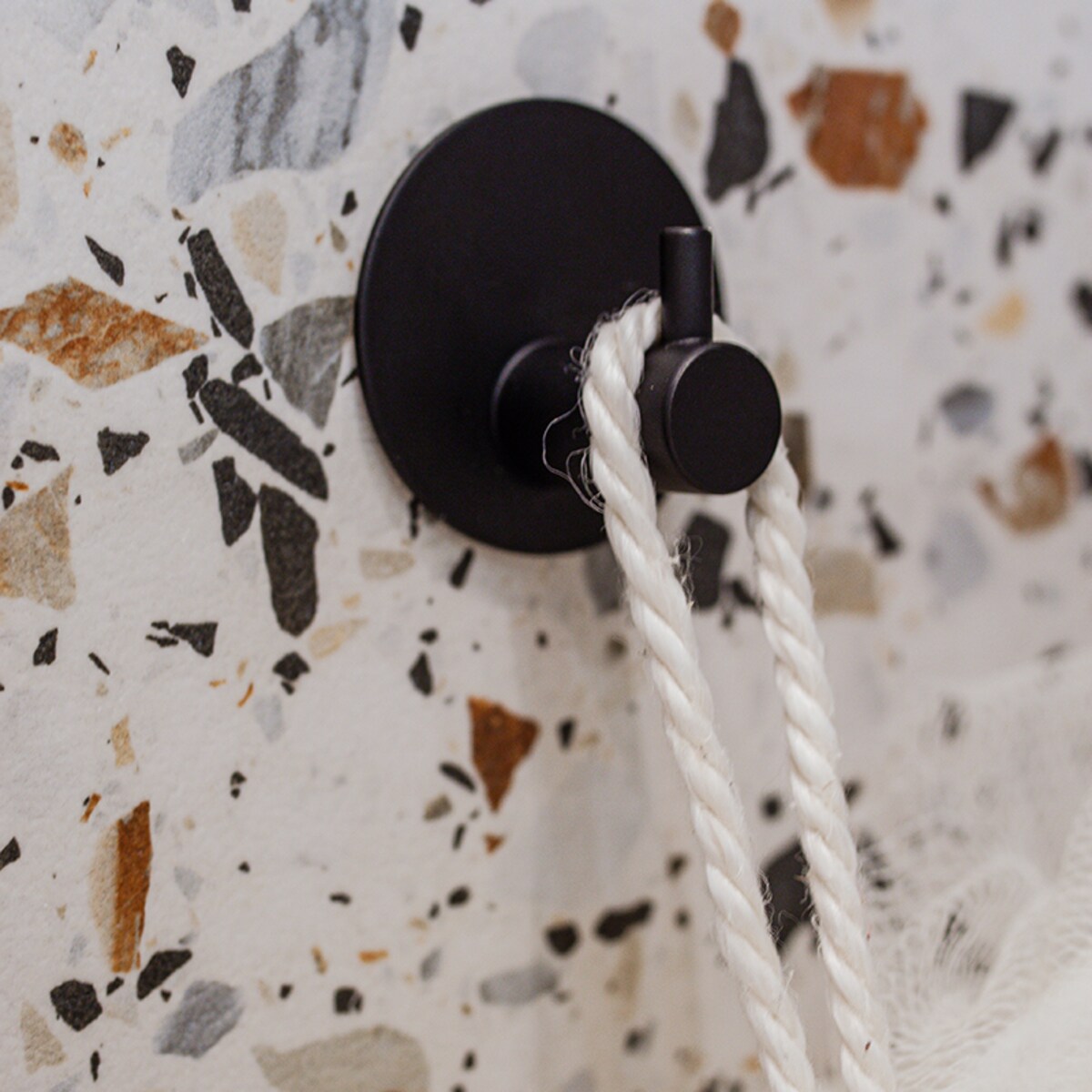 Wieszaki ścienne samoprzylepne zestaw 4 szt. czarne nowoczesne