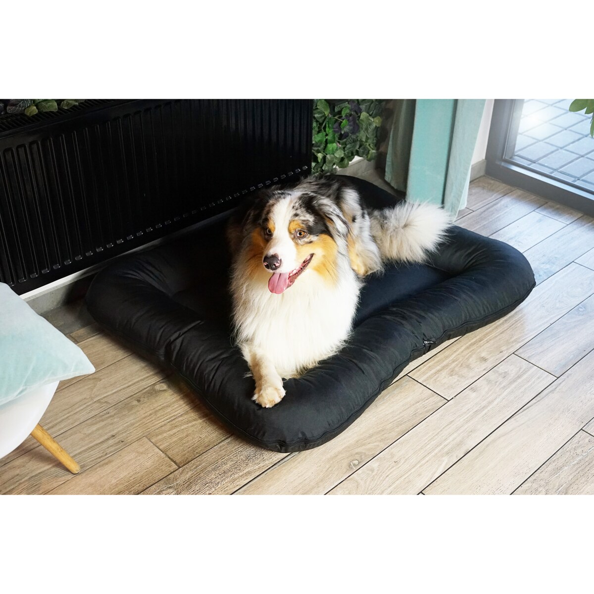 Wodoodporny materac dla psa ponton KLEO, 130x110 cm, Czarny