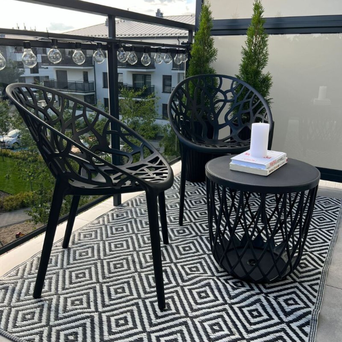 Krzesło plastikowe ażurowe nowoczesne czarne ogrodowe na balkon