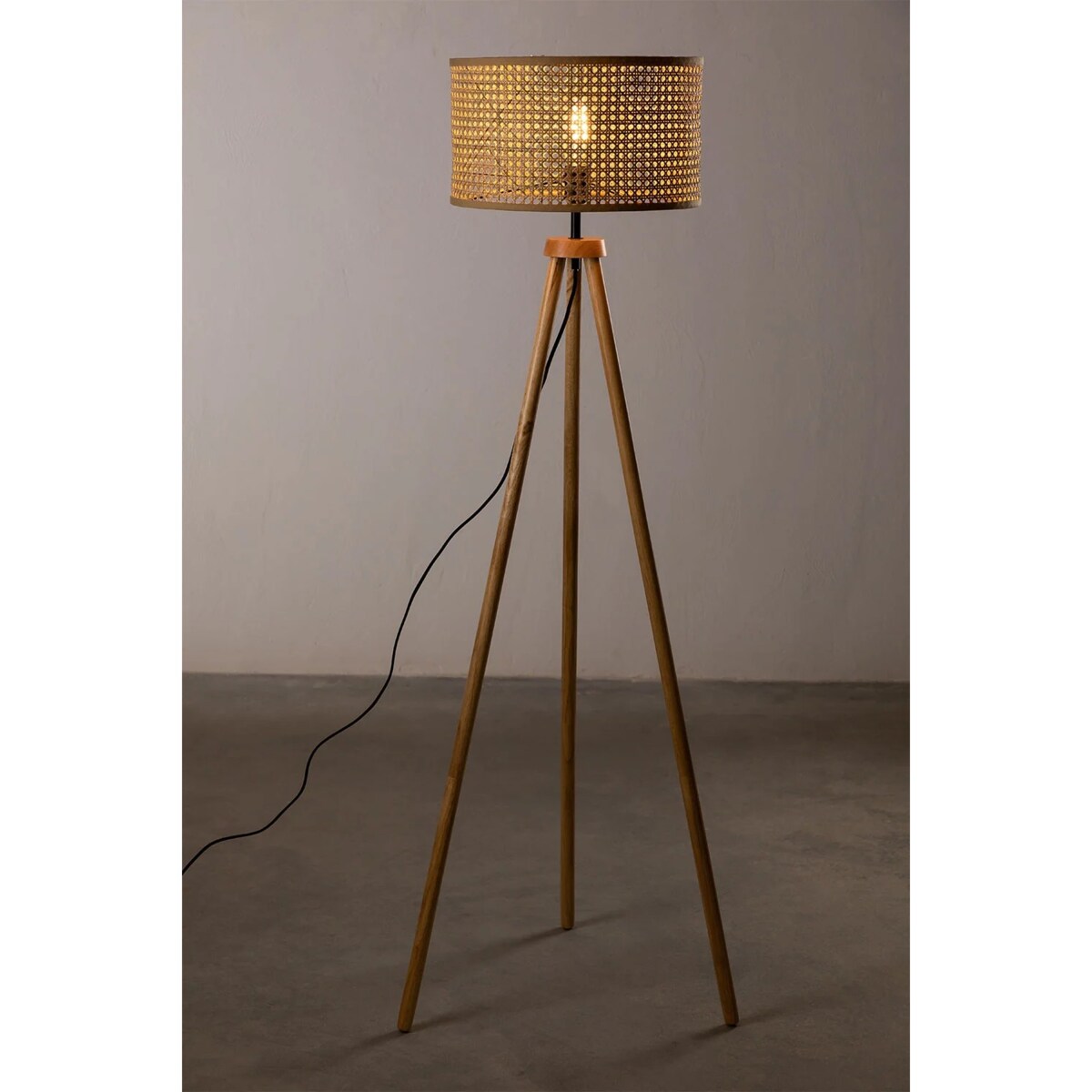 Lampa podłogowa z drewna i rattanu Tina 150 cm
