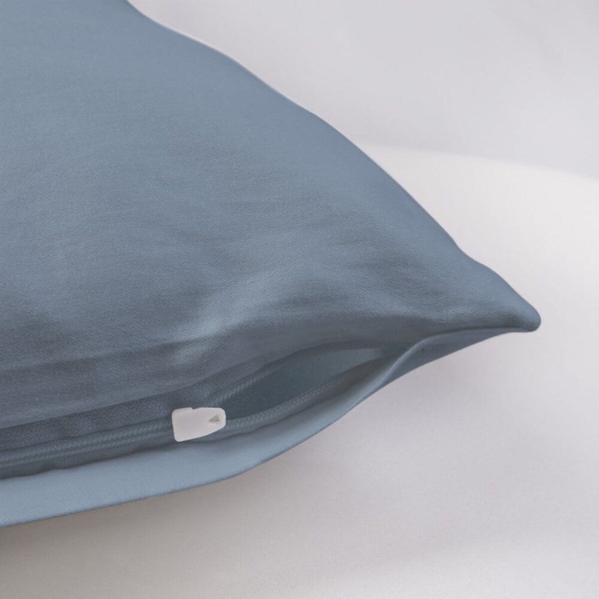 Poszewka satynowa 50x70 kolor niebieski