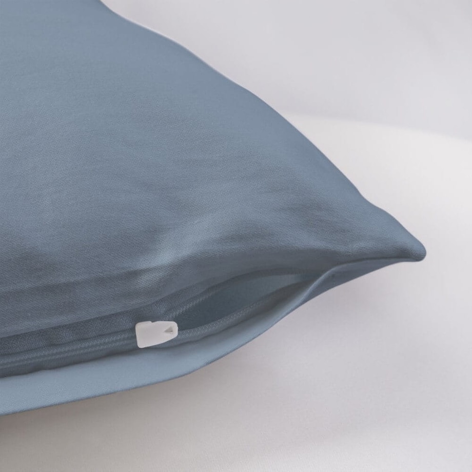 Poszewka satynowa 50x70 kolor niebieski