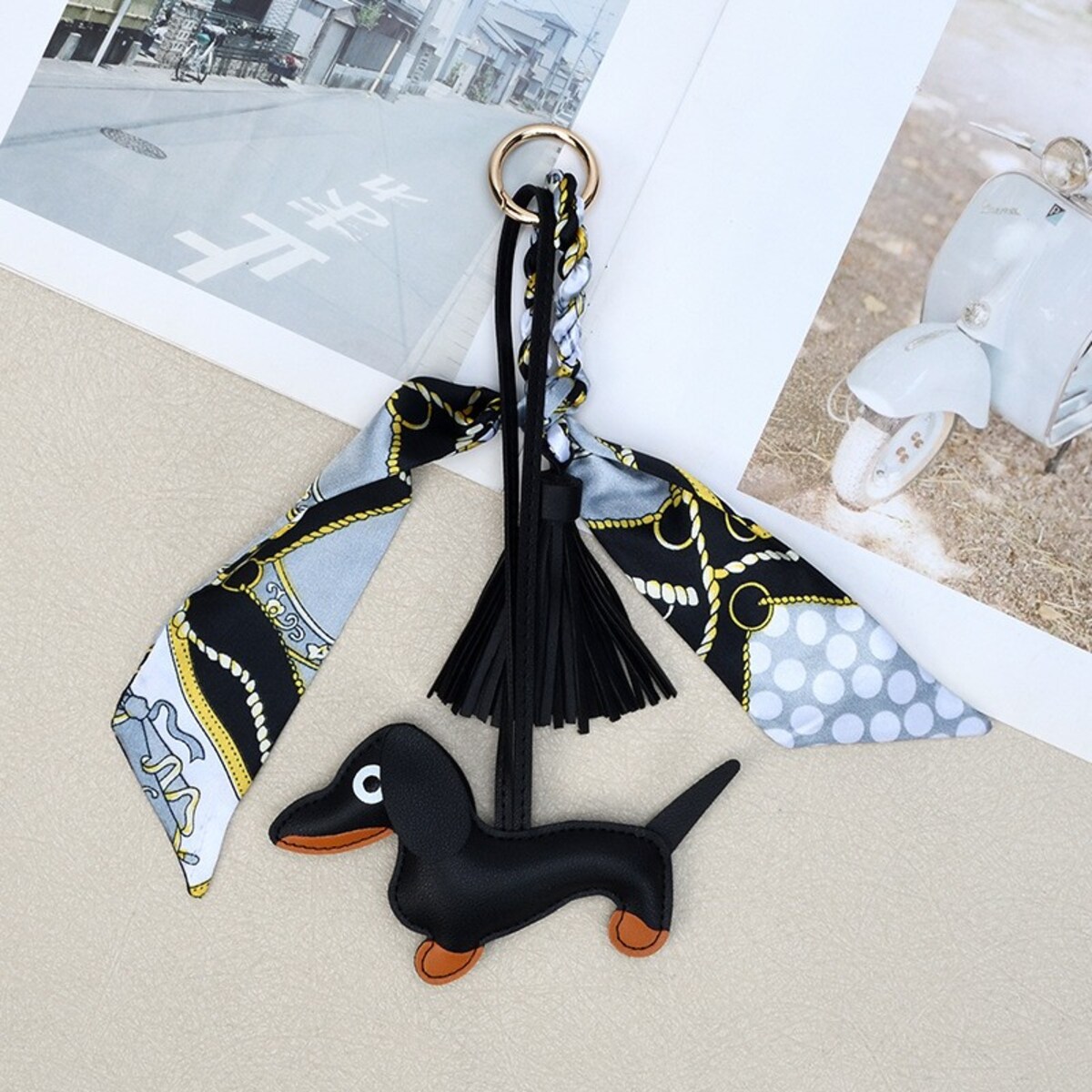 Brelok do kluczy skórzany JAMNIK czarny z frędzlami BRL374CZ