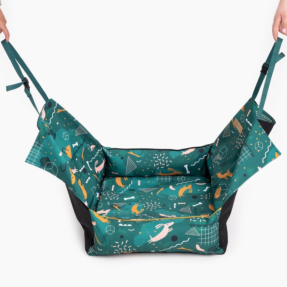 Fotelik do samochodu "Psy na jawie"