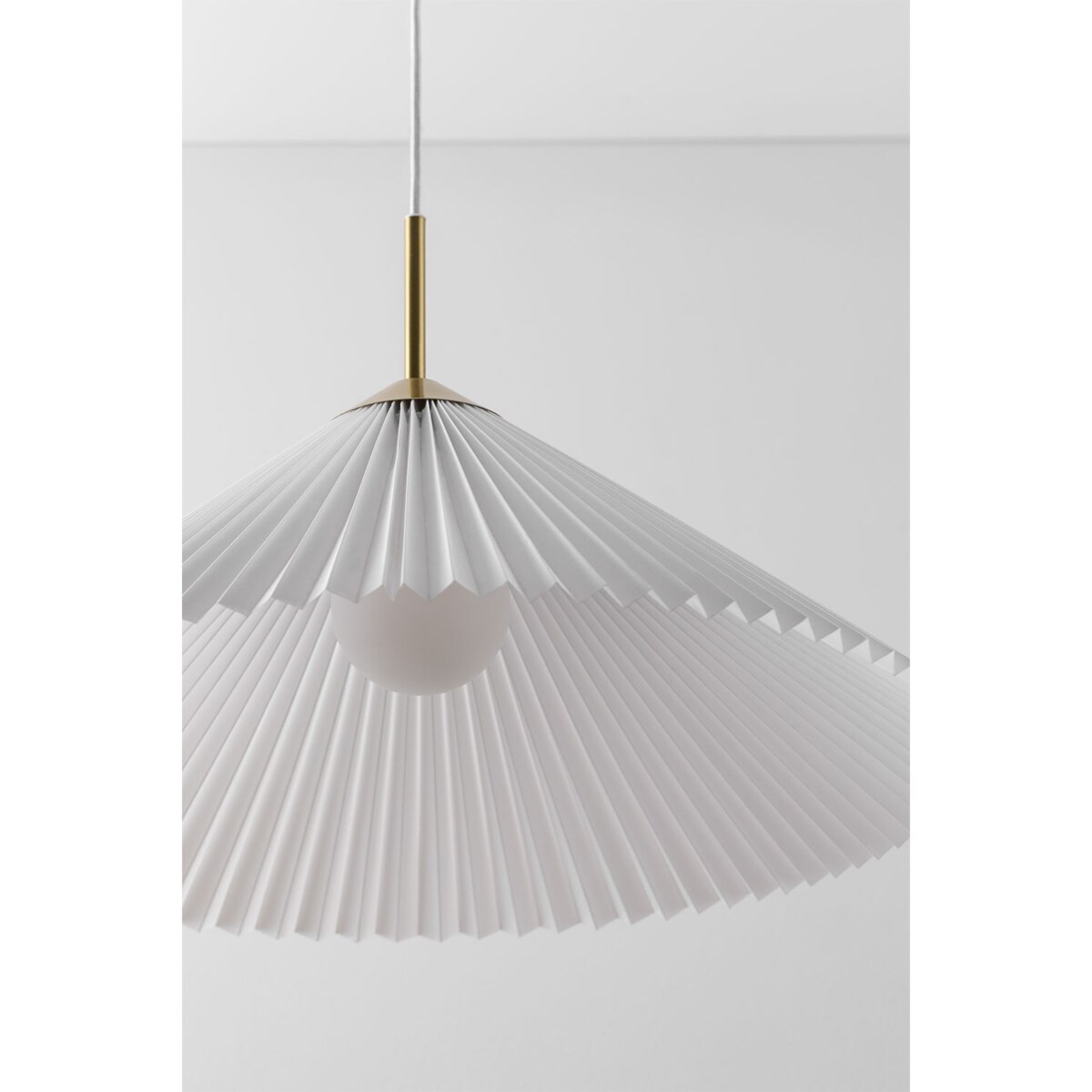 Lampa wisząca ze złotego metalu i tkaniny, biała Plisse Ø57,5 cm