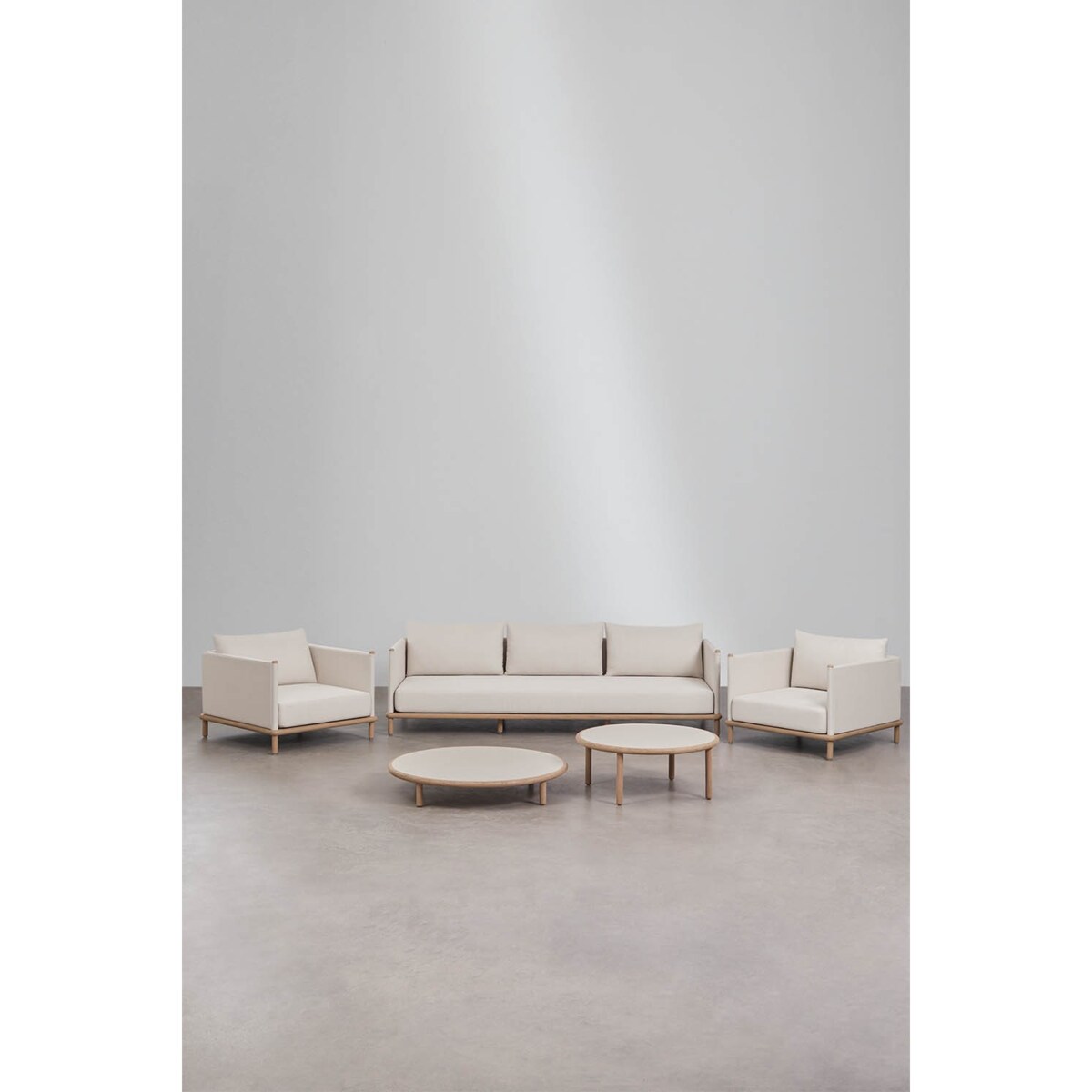 Zestaw ogrodowy: 3-osobowa sofa, 2 fotele i 2 okrągłe stoliki z drewna akacji Olivia