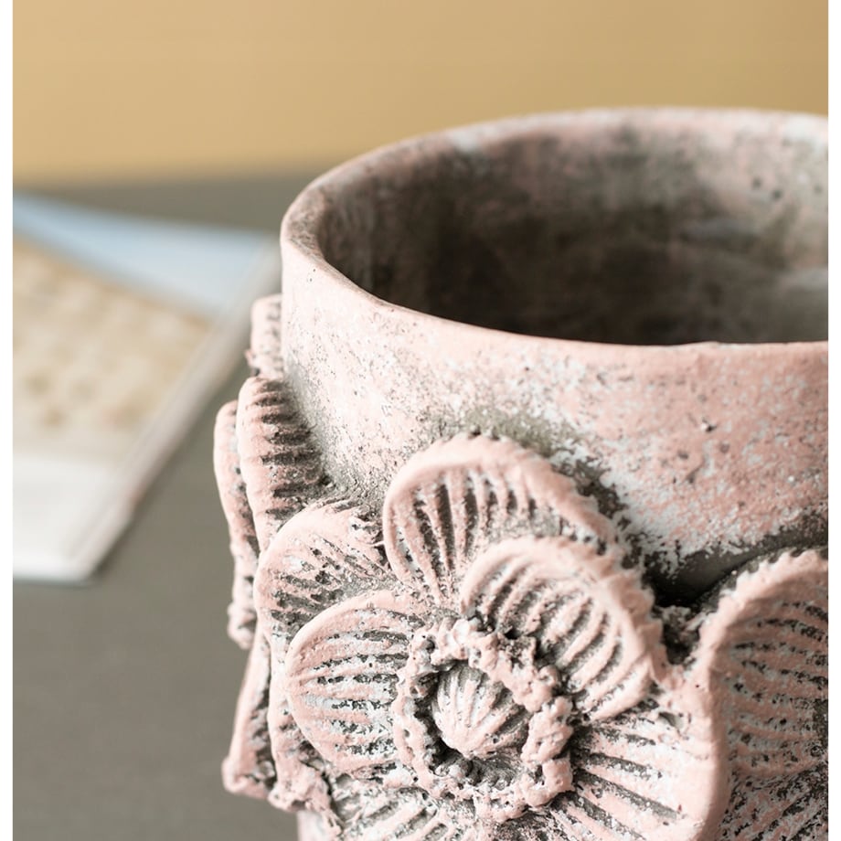 OSŁONKA na doniczkę FLOWER beton różowa śr. 14cm