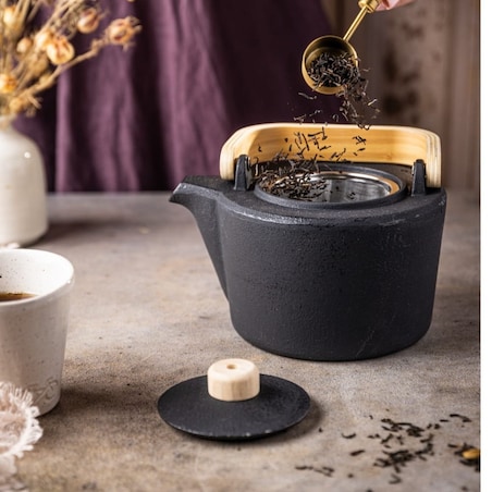 Czajniczek żeliwny Zaparzacz do herbaty z drewnianym uchwytem 1.3L KINGHOFF