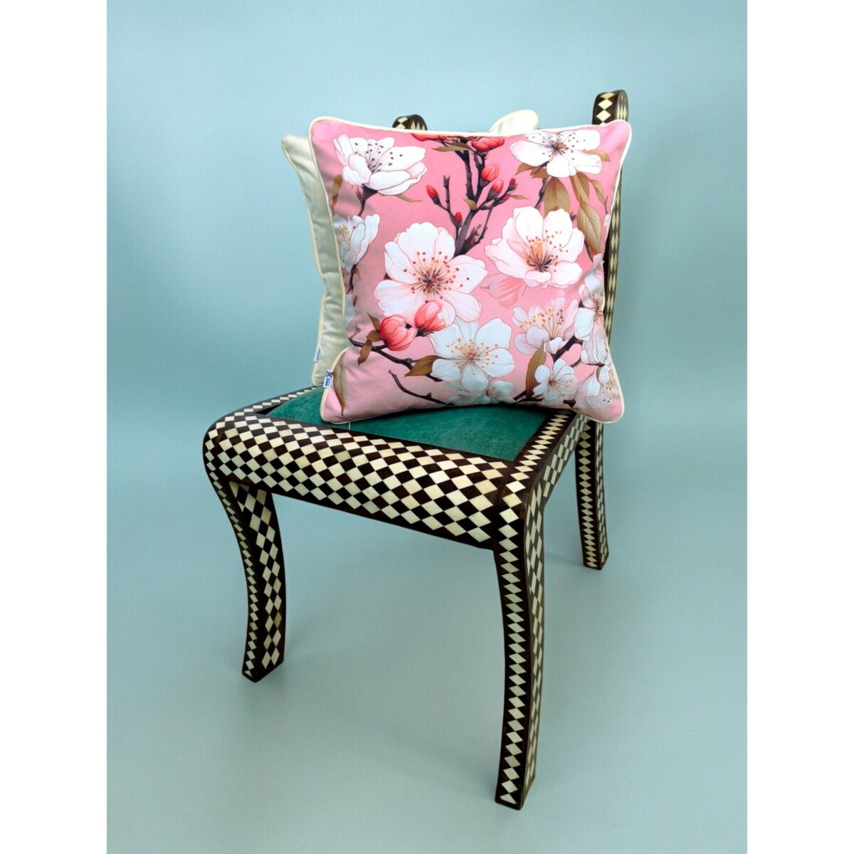 Różowa poduszka dekoracyjna w kwiaty wiśni 45x45 Floral Vintage