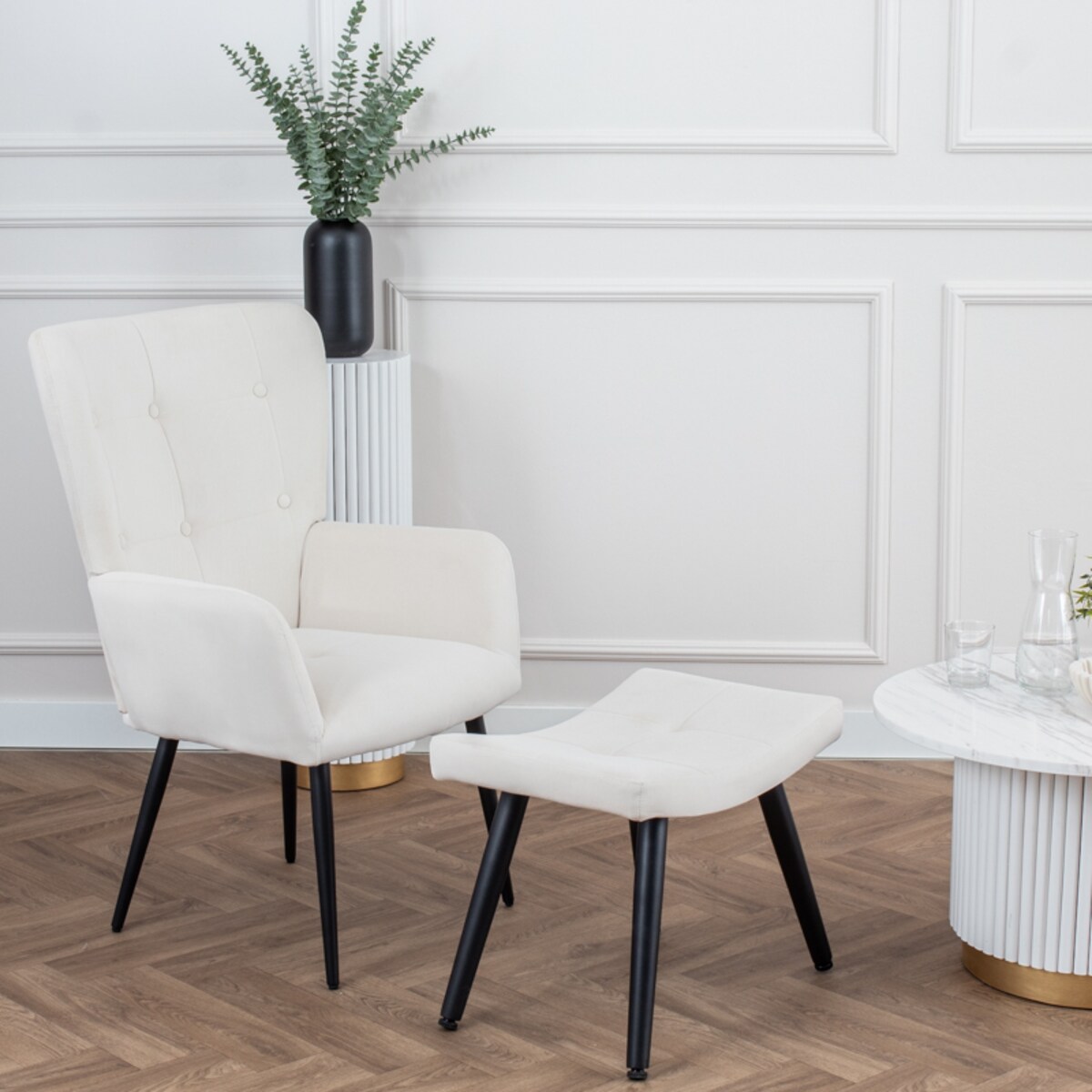 Fotel uszak z podnóżkiem do salonu wypoczynkowy welurowy tapicerowany beżowy