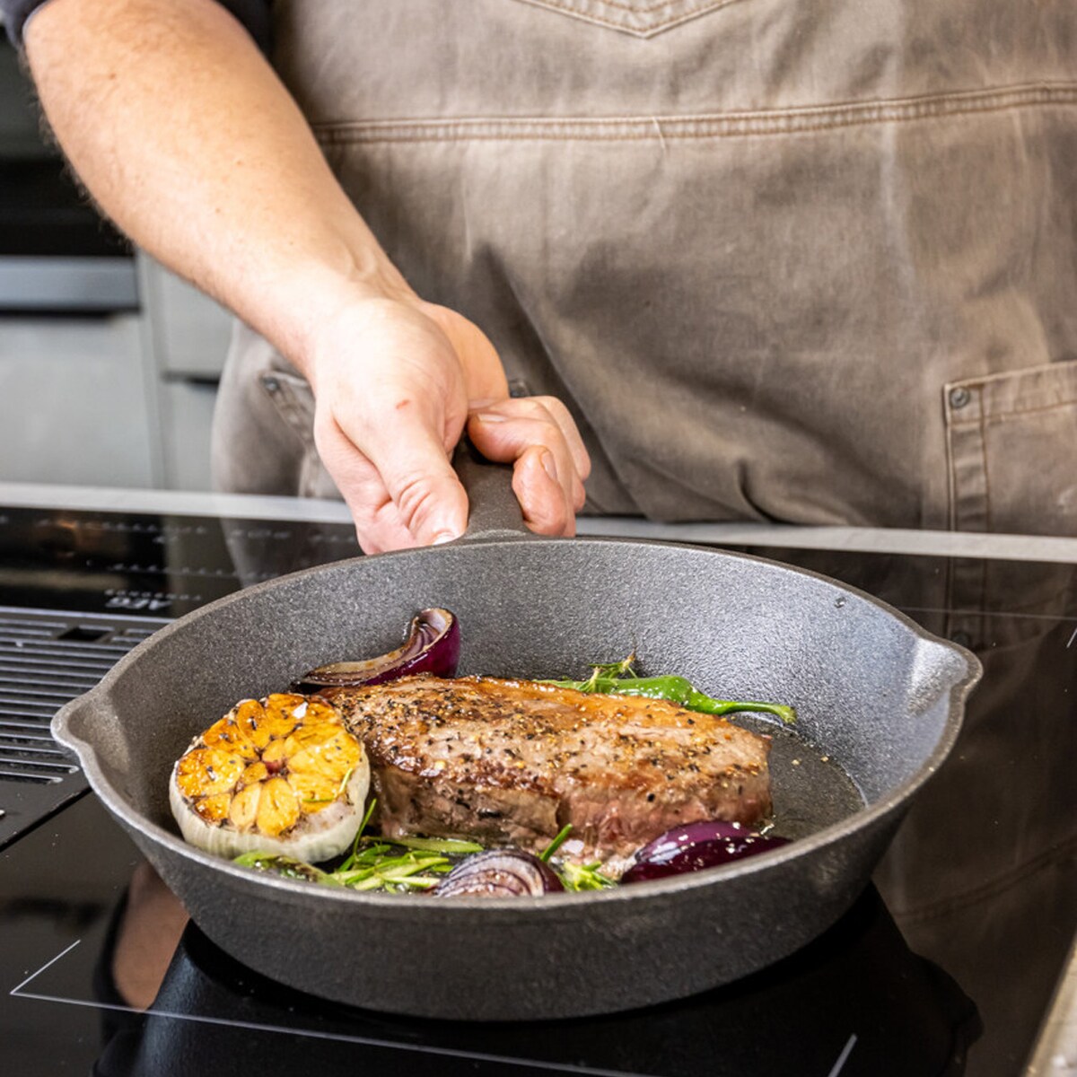 Patelnia żeliwna 24 cm Deluxe KitchenCraft