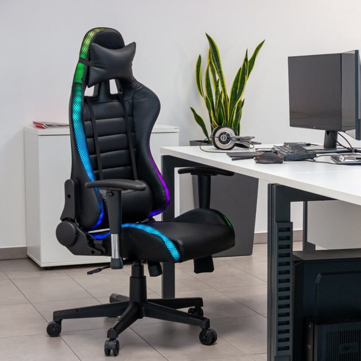 OBROTOWY FOTEL GAMINGOWY RGB