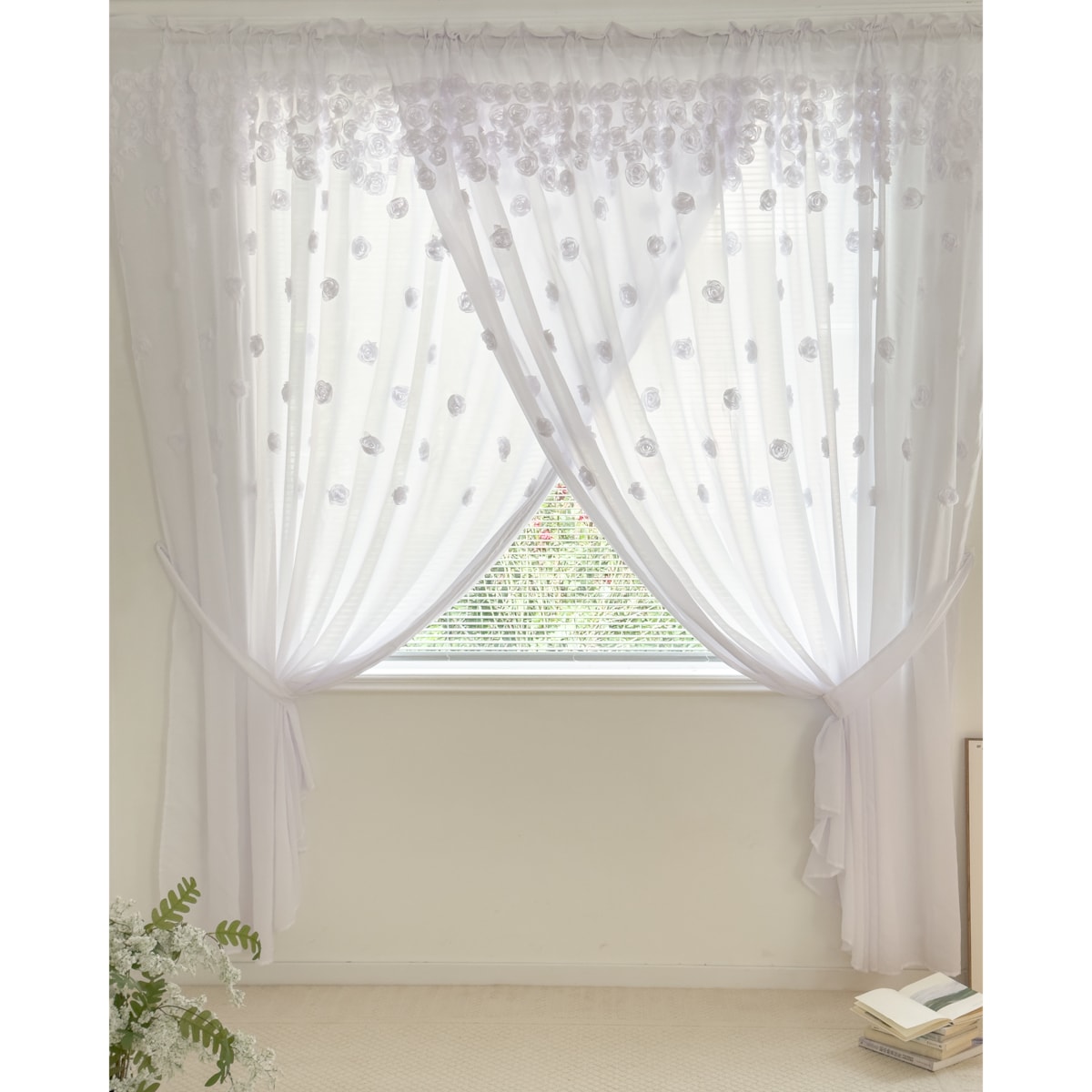 Firana zakładana z szyfonu "french roses" z wyszywanymi różami | taśma 400x250